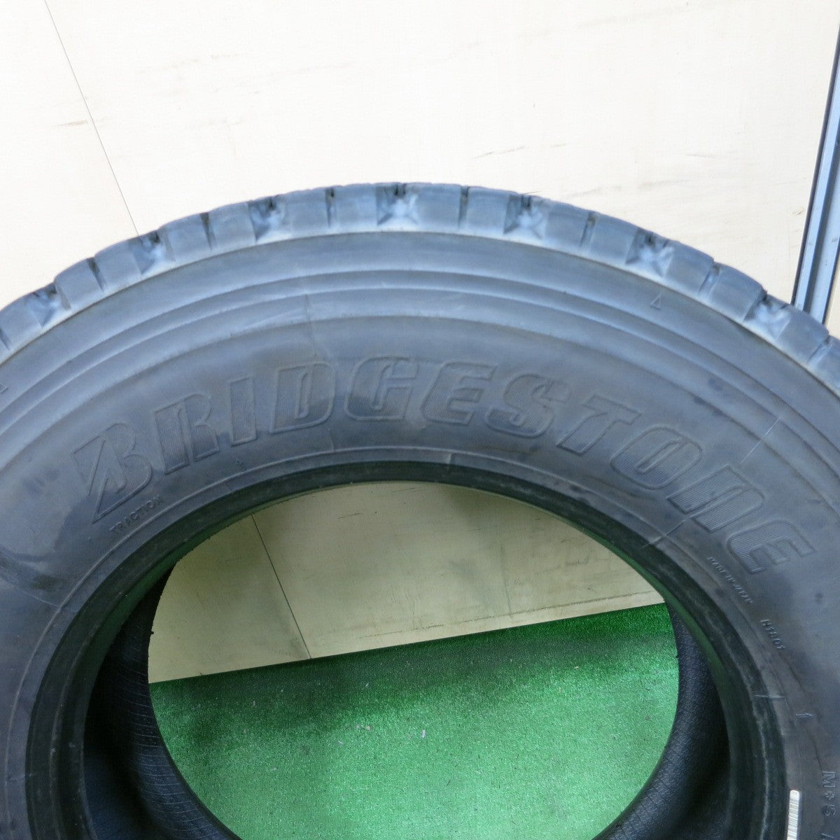 バリ溝!23年!8.5分!2本★トラック タイヤ 265/70R19.5 140/138J スタッドレス ブリヂストン W900 19.5インチ★5053001ナスタ