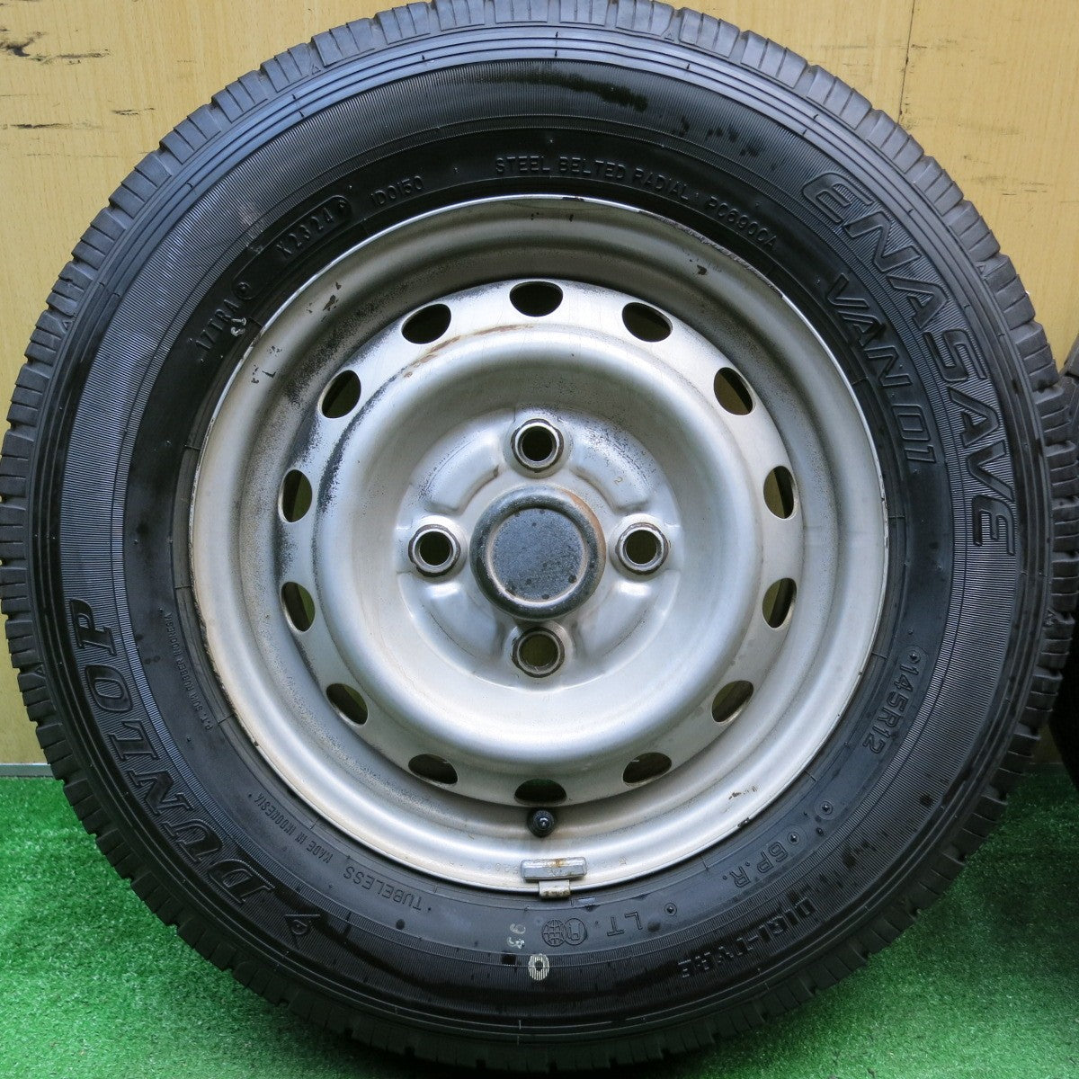 バリ溝!24年!9分★145R12 6PR ダンロップ エナセーブ VAN01 スチール ホイール 12インチ 軽トラ 等 PCD100/4H★5083112HAノ