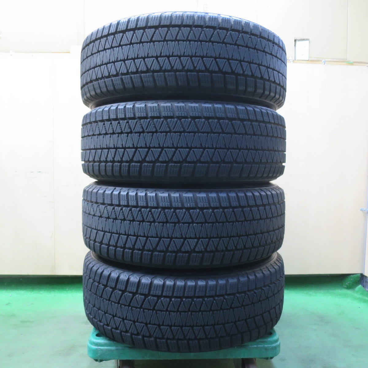 バリ溝!22年!キレイ!9分★スタッドレス 225/60R17 ブリヂストン ブリザック DM-V3 TOPRUN トップラン 17インチ PCD114.3/5H★5110711イス