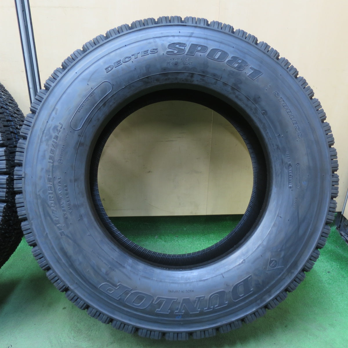 未使用!25年!2本★トラック タイヤ 245/70R19.5 136/134J スタッドレス ダンロップ デクテス SP081 DECTES 19.5インチ★5111603イスタ
