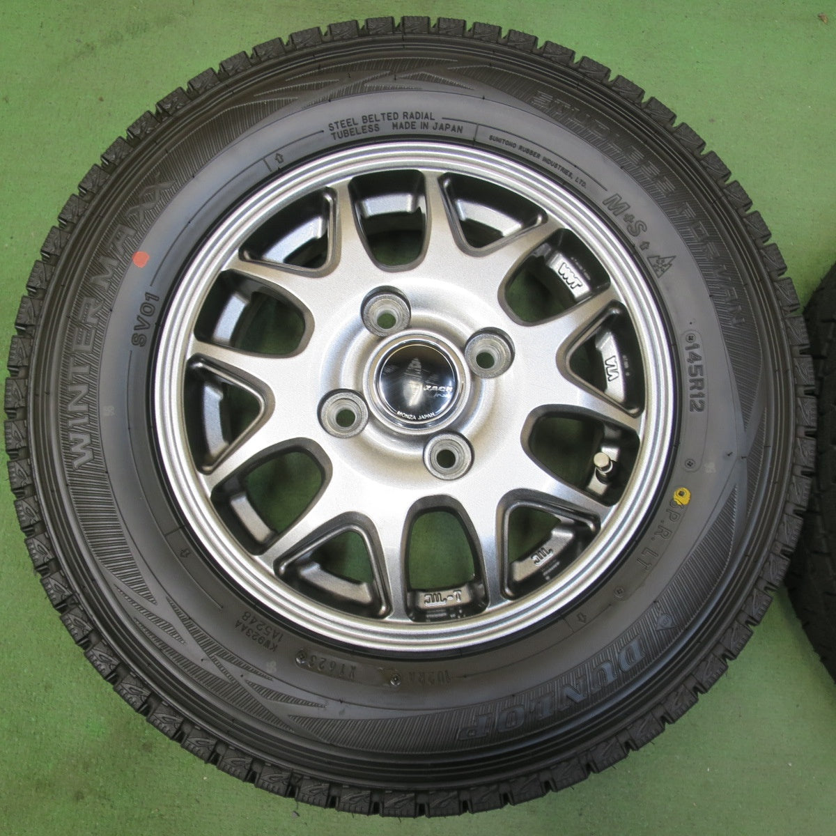 ほぼ未使用!23年!キレイ★スタッドレス 145R12 6PR ダンロップ ウインターマックス SV01 ZACK JP-205 MONZA ザック モンツァ 12インチ PCD100/4H★5103007イス