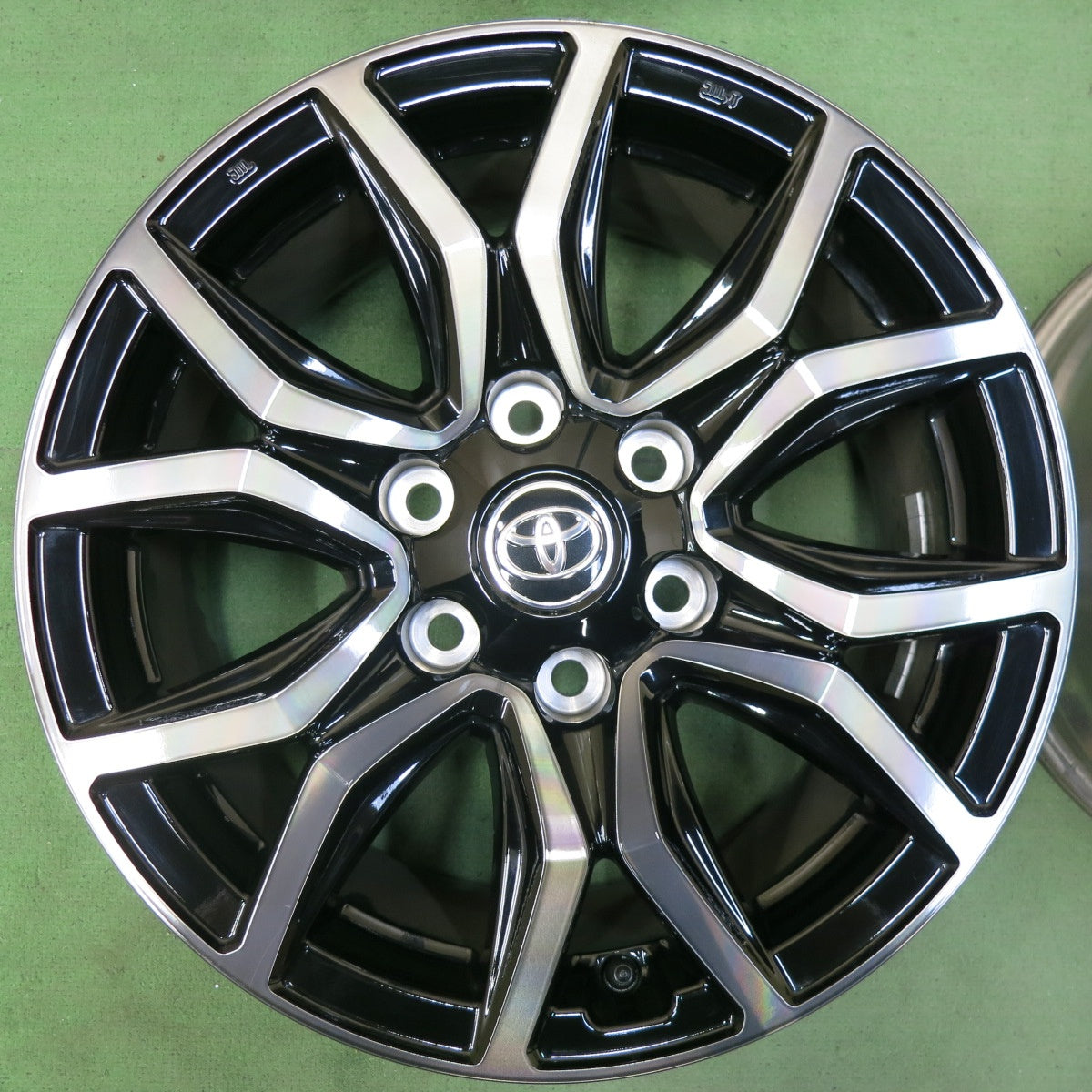 新車外し★トヨタ GUN125 ハイラックス GRスポーツ 純正 ホイール 18インチ 18×7.5J PCD139.7/6H★5052801SYホ