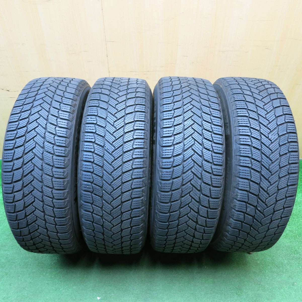 バリ溝!22年!キレイ!9分★ボルボ 等 EURO ZWEI FK-10 235/60R18 スタッドレス ミシュラン X-ICE SNOW SUV ユーロ ツヴァイ 18インチ PCD108/5H★5121109HAス
