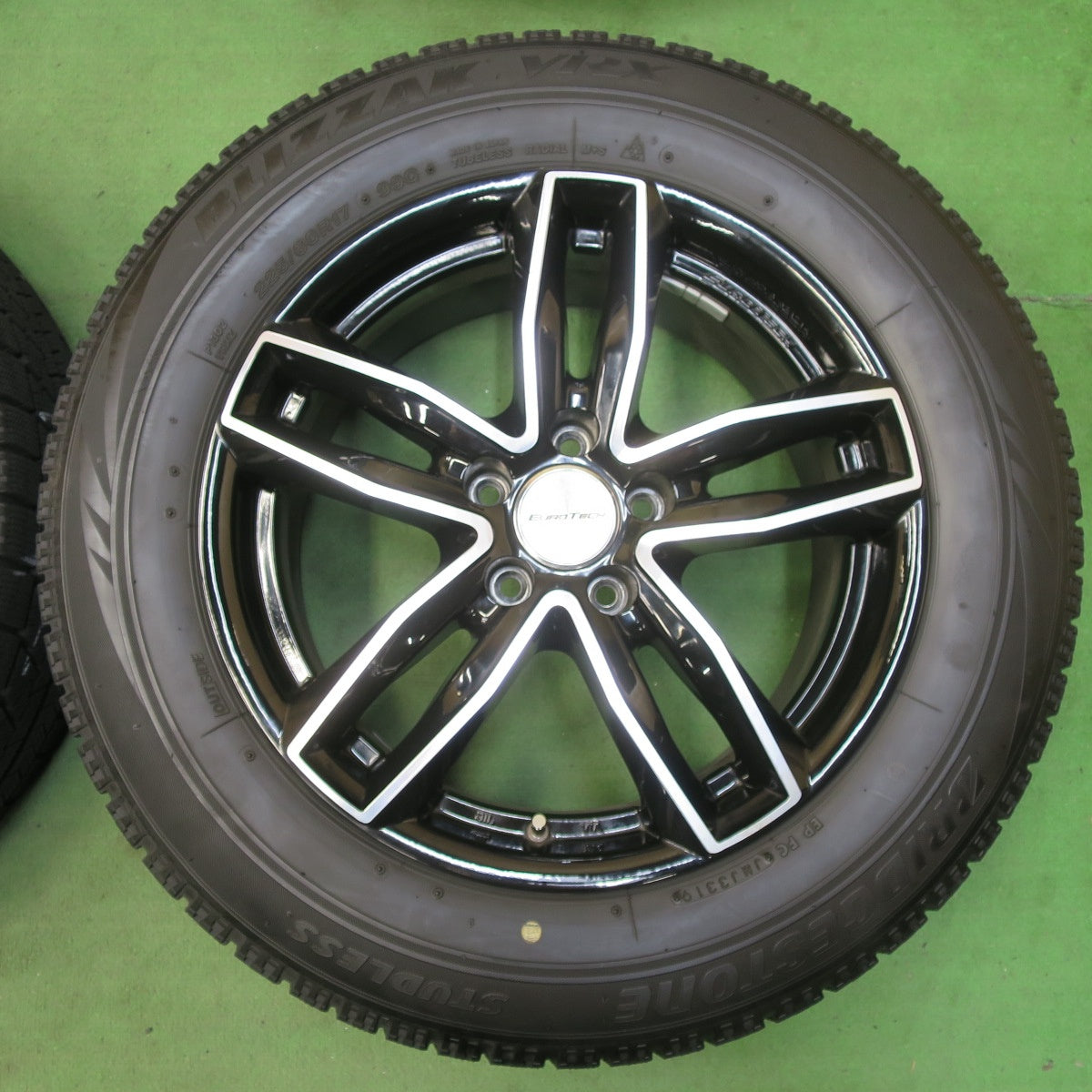 バリ溝!9分★アウディ 等 EUROTECH GAYA5 225/60R17 スタッドレス ブリヂストン ブリザック VRX ユーロテック ガヤ5 17インチ PCD112/5H★5042501イス