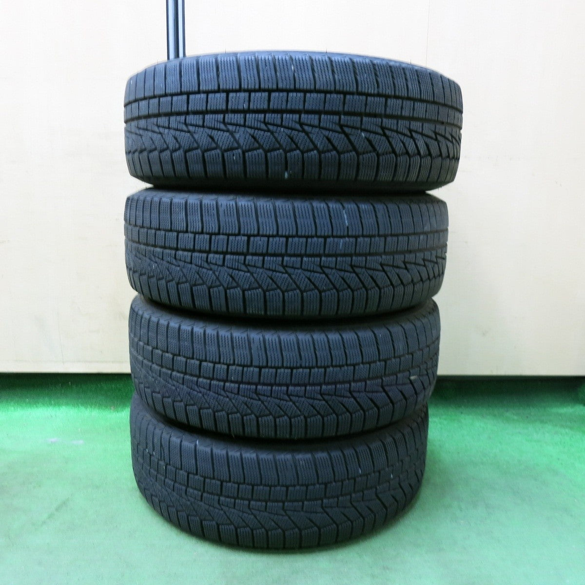 バリ溝!キレイ!8.5分★スタッドレス 195/65R15 ハンコック ウインター アイセプト IZ2A Plencia プレンシア 15インチ PCD114.3/5H★4122505SYス