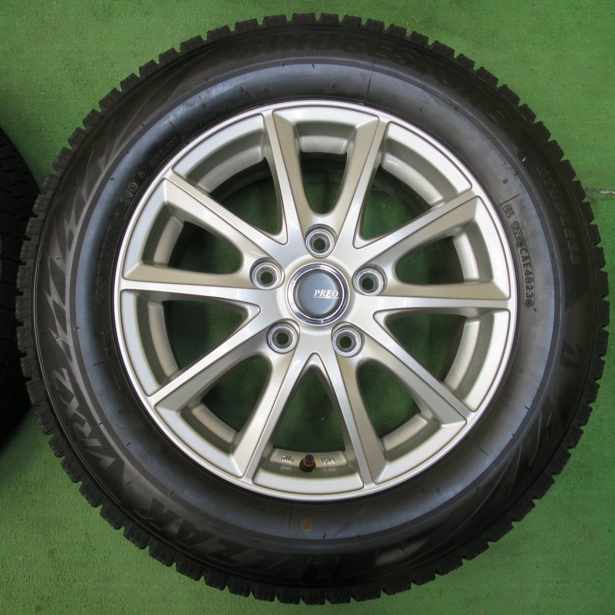 超バリ溝!23年!キレイ!ほぼ10分★スタッドレス 195/65R15 ブリヂストン ブリザック VRX2 PREO プレオ 15インチ PCD114.3/5H★4121103イス