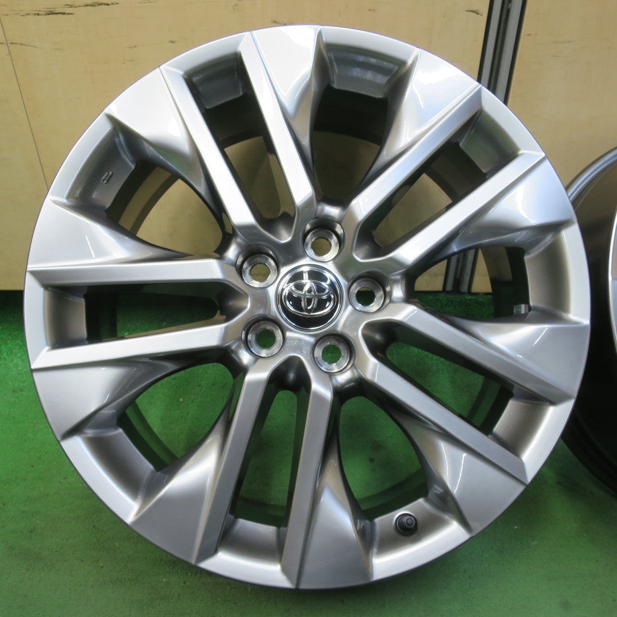 新車外し★トヨタ RAV4 G Z パッケージ 純正 ホイール 19インチ 19×7.5J PCD114.3/5H★5070907イホ