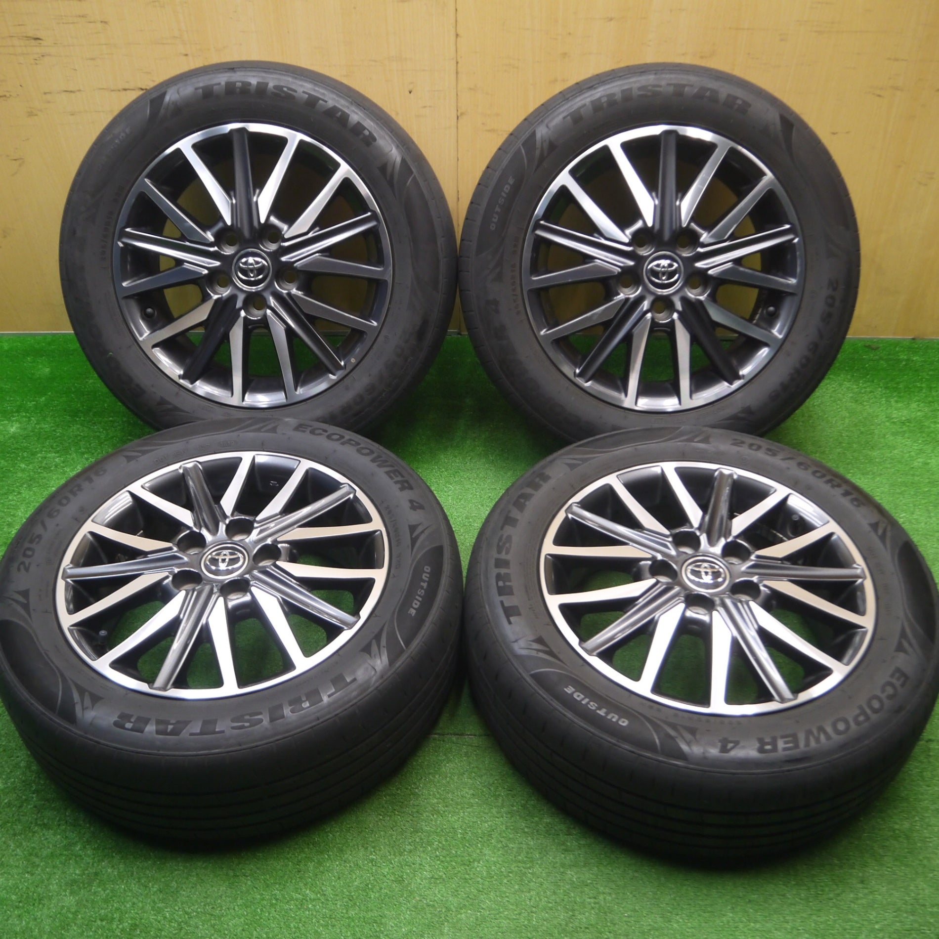 送料無料] キレイ☆トヨタ 80系 ヴォクシー ノア 純正 205/60R16 