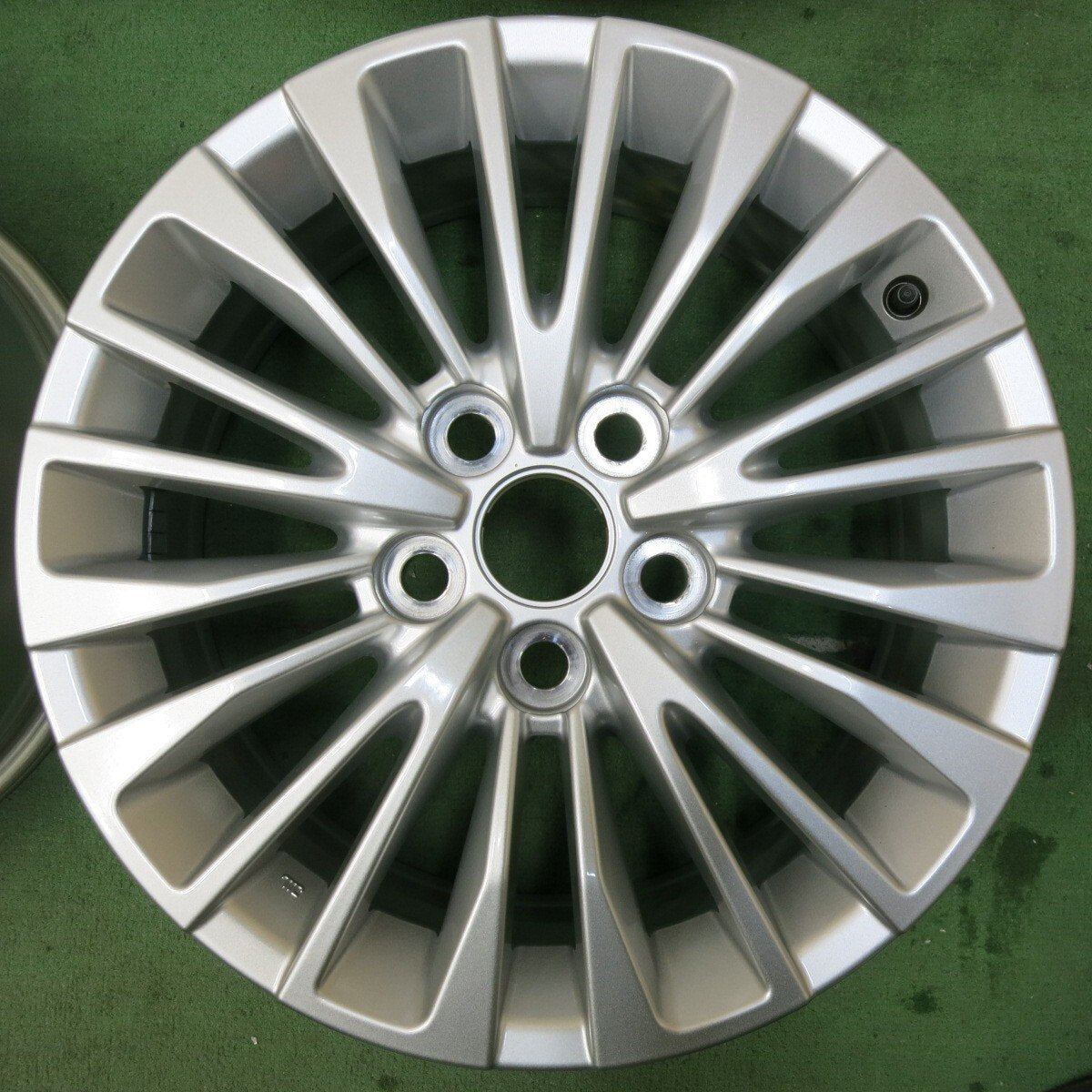 新車外し★トヨタ 40系 アルファード Z グレード 純正 ホイール 17インチ 17×6.5J PCD120/5H★5021908SYホ