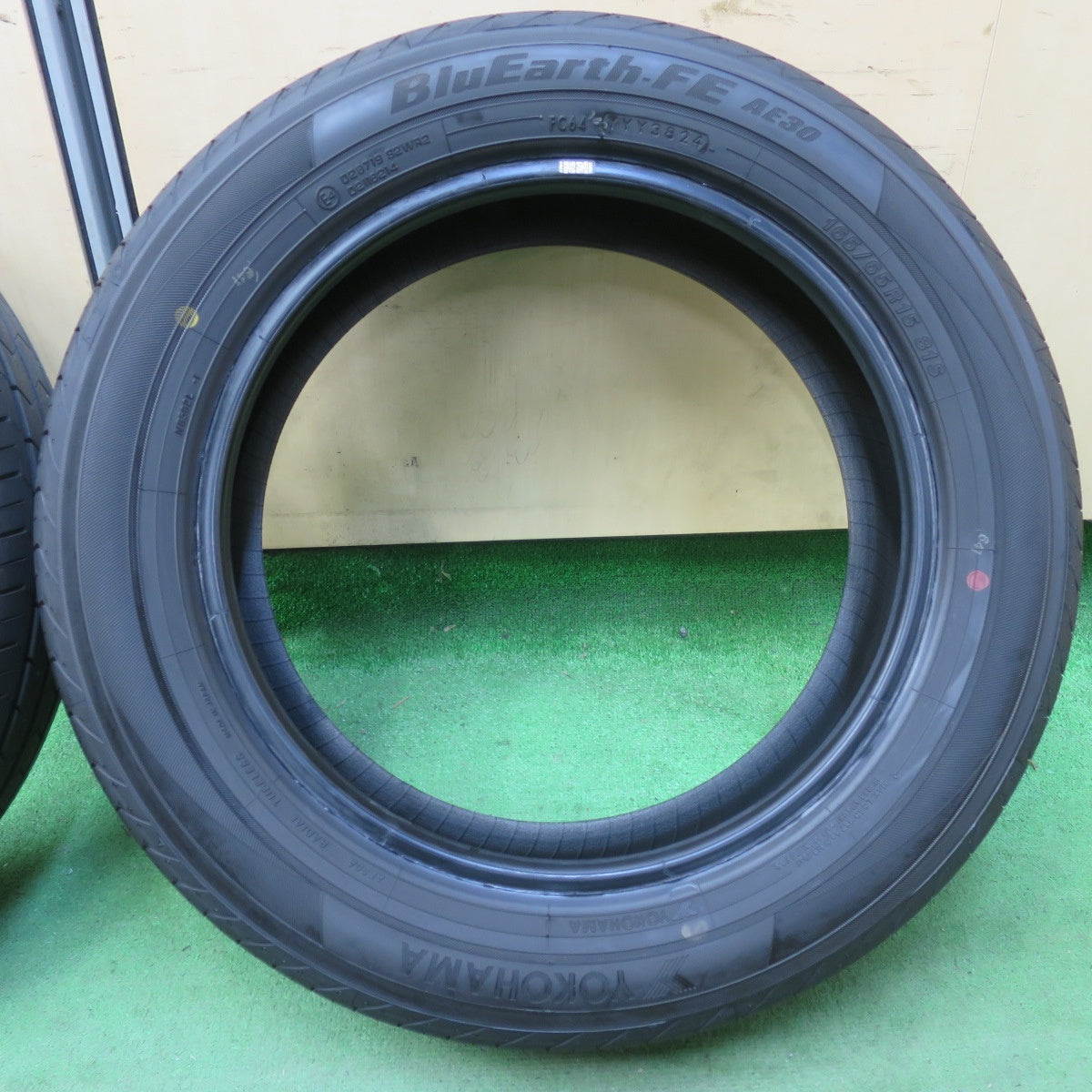 新車外し!24年★165/65R15 ヨコハマ BluEarth-FE AE30 ブルーアース タイヤ 15インチ タフト デリカ D:2 ソリオ 等★5052709イノタ