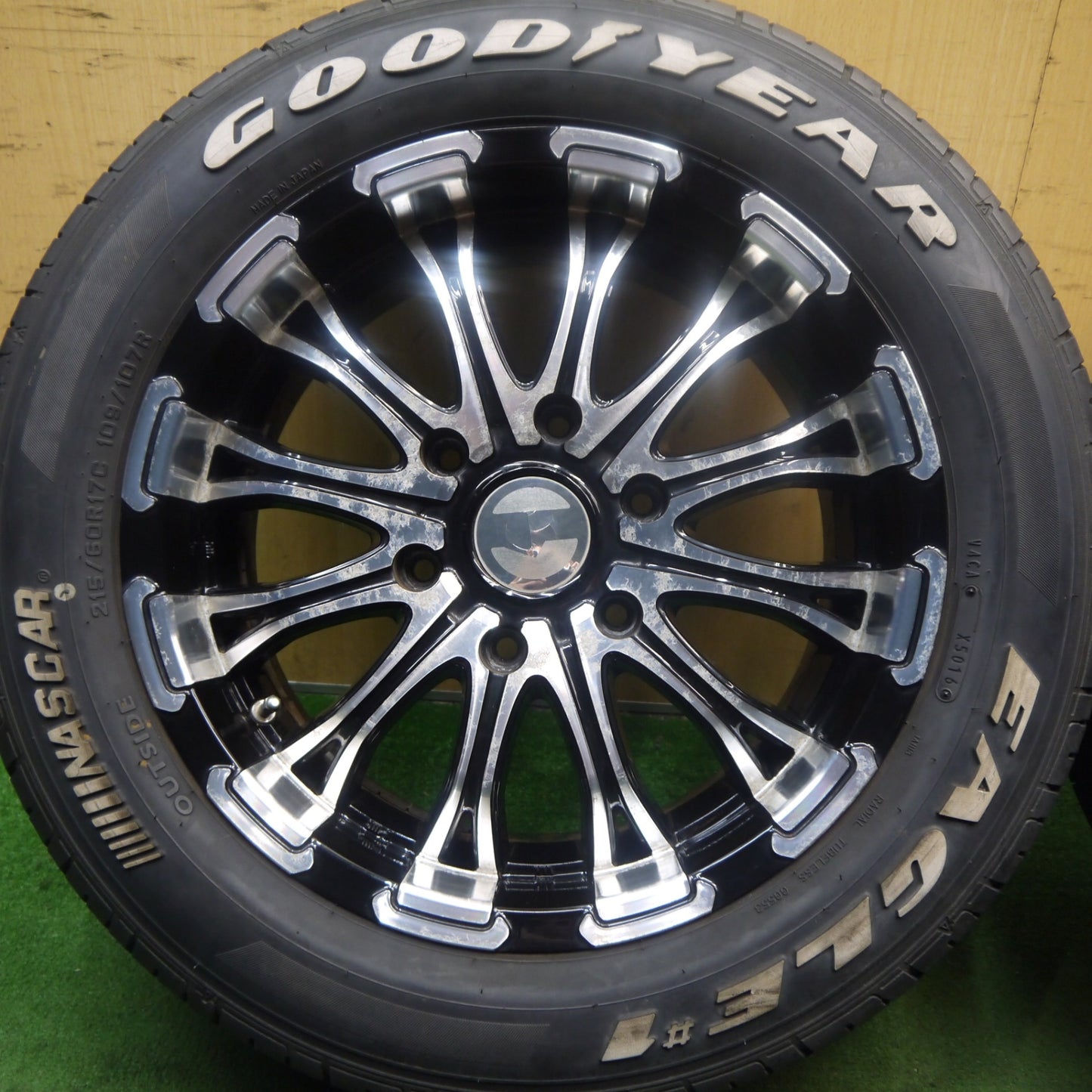 バリ溝!9分★BATTLESHIP 632 LOXARNY 215/60R17 109/107R グッドイヤー EAGLE #1 ホワイトレター ロクサーニ バトルシップ PCD139.7/6H★5092406Hノ