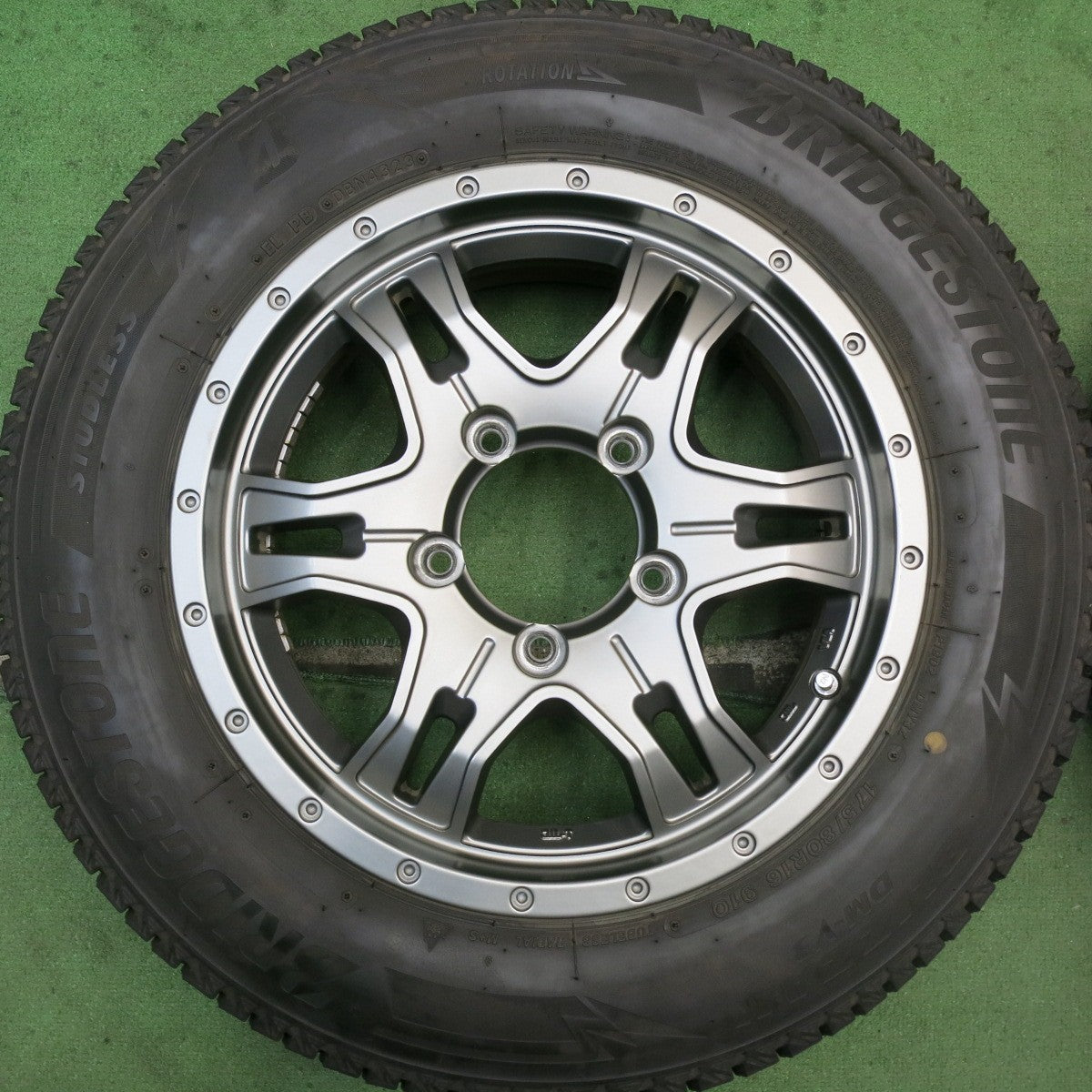 バリ溝!23年!キレイ!9.5分★ジムニー 等 175/80R16 スタッドレス ブリヂストン ブリザック DM-V3 KAZERA カゼラ 16インチ PCD139.7/5H★5081007HAス