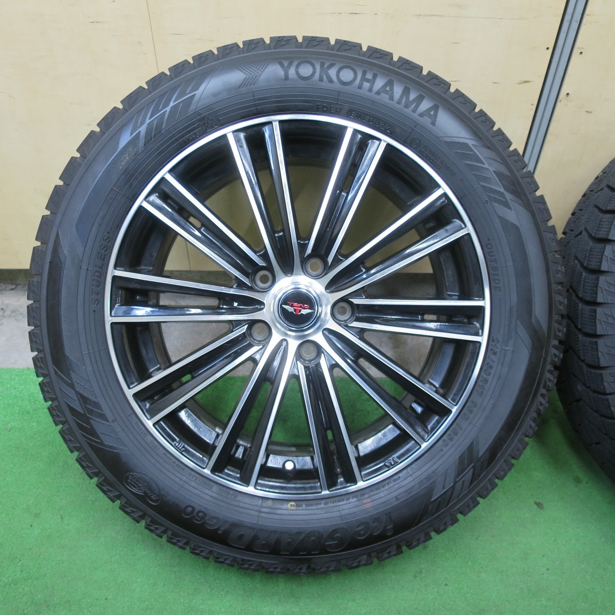 超バリ溝!22年!キレイ!ほぼ10分★スタッドレス 215/60R17 ヨコハマ アイスガード iG60 TEAD テッド 17インチ PCD114.3/5H★5090401TTス