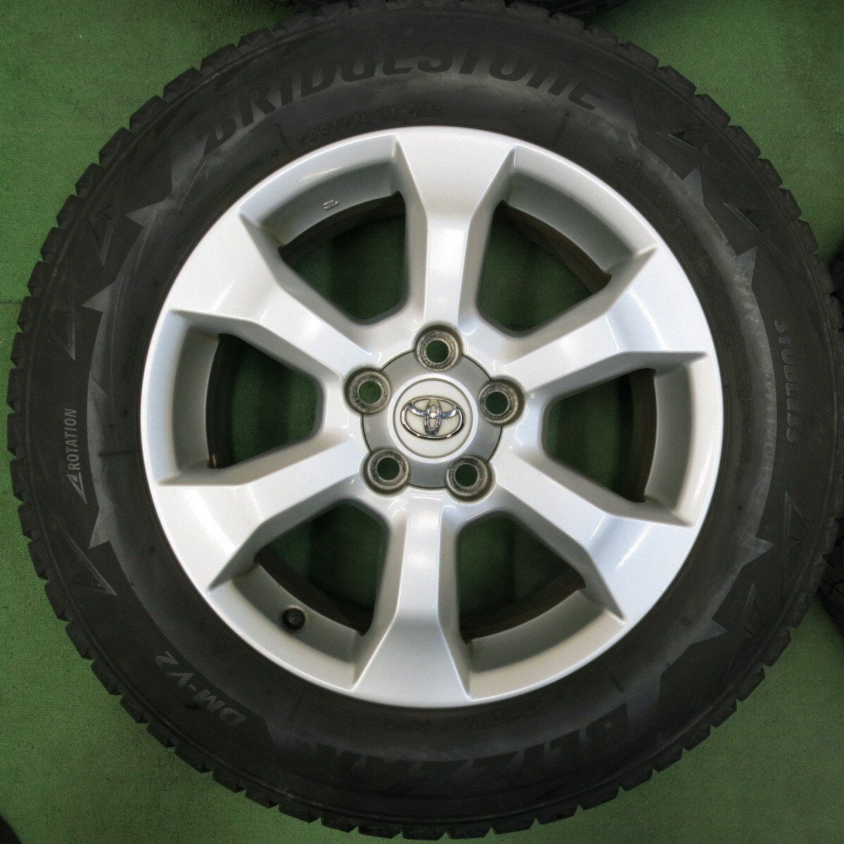 4本価格★トヨタ ヴァンガード 純正 225/65R17 スタッドレス ブリヂストン ブリザック DM-V2 17インチ PCD114.3/5H★4122712SYス