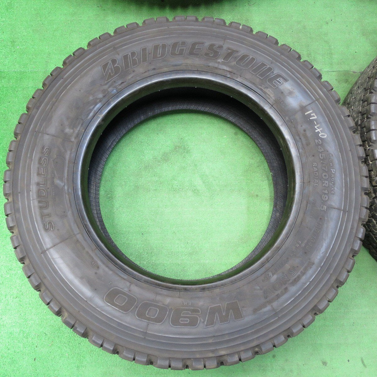 4本価格!20年★トラック タイヤ 245/70R19.5 136/134J スタッドレス ブリヂストン W900 19.5インチ★4080204イスタ