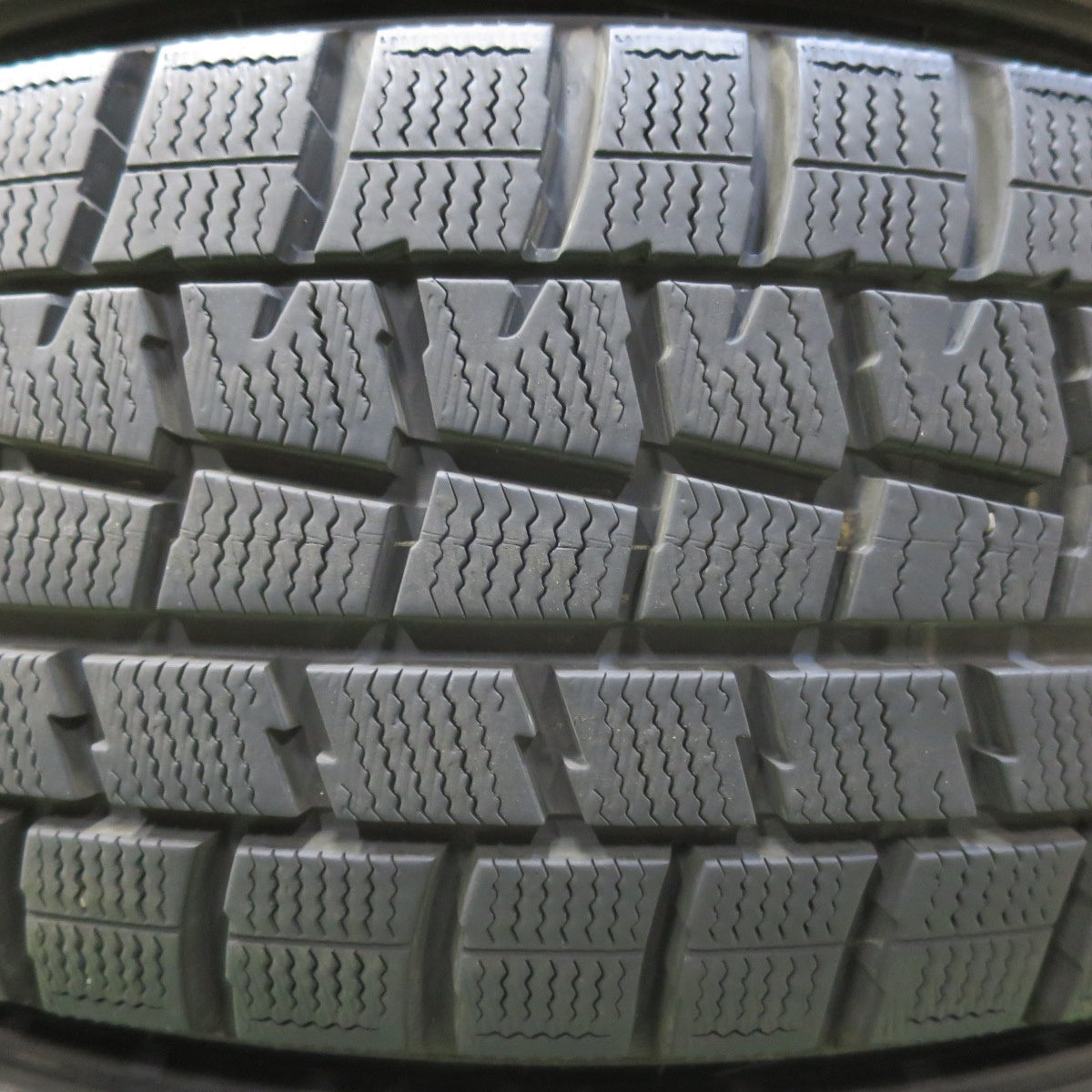 バリ溝!キレイ!9.5分以上★スタッドレス 205/55R16 ダンロップ ウインターマックス WM01 ZELERNA ゼラーナ 16インチ PCD114.3/5H★5070601イス
