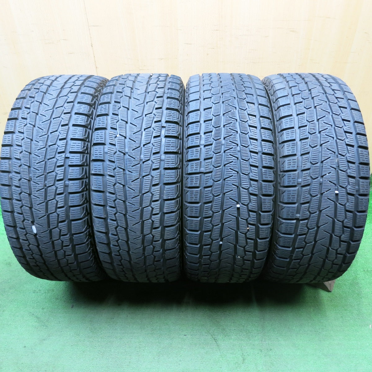 バリ溝!22年!キレイ!9.5分★レネゲード トレイルホーク 等 235/55R17 スタッドレス ヨコハマ アイスガード G075 B-LUGNAS FRD 17インチ PCD110/5H★5070801HAス