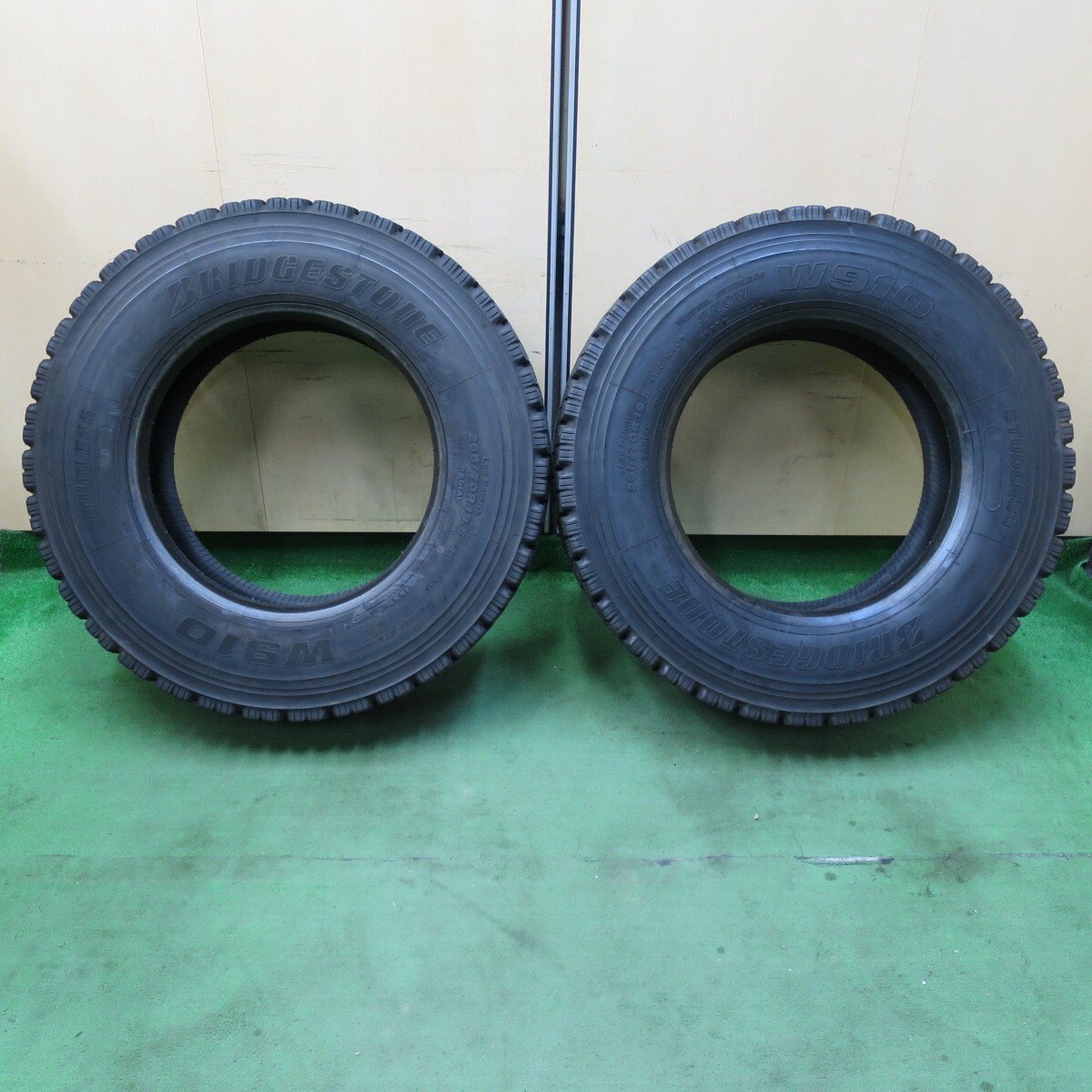 バリ溝!21年!8.5分!2本★トラック タイヤ 265/70R19.5 140/138J スタッドレス ブリヂストン W910 19.5インチ★5021410イスタ