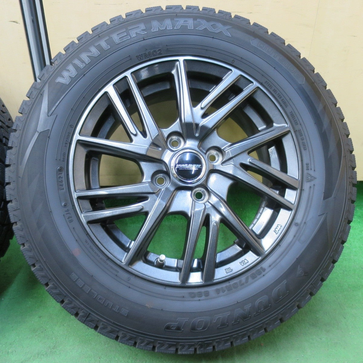 バリ溝!21年!キレイ!9.5分以上★スタッドレス 185/70R14 ダンロップ ウインターマックス WM02 WAREN ヴァーレン 14インチ PCD100/4H★5021114イス