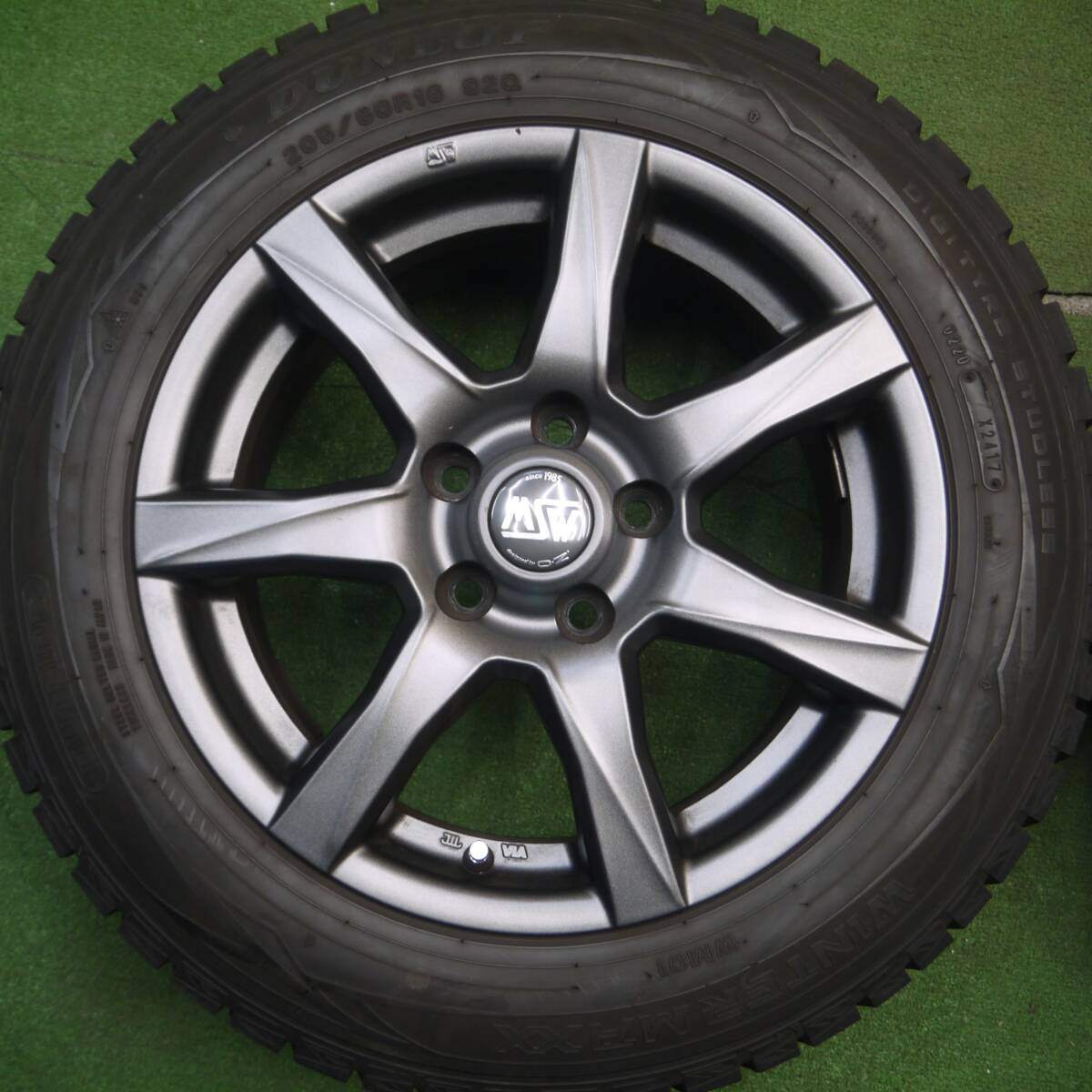 バリ溝!キレイ!8.5分★BMW 等 MSW 77 O・Z 205/60R16 スタッドレス ダンロップ ウインターマックス WM01 16インチ OZ PCD112/5H★5022809Hス