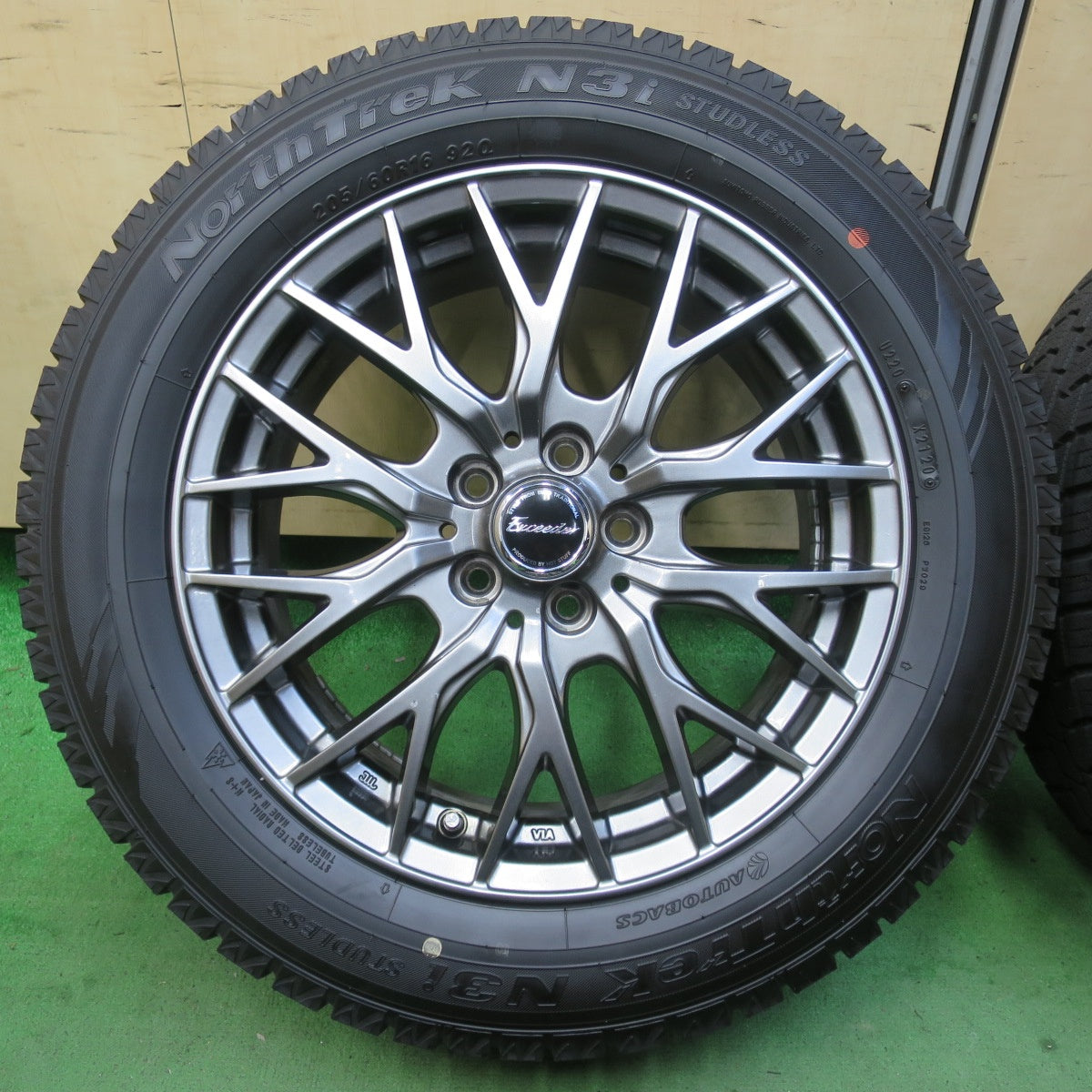 バリ溝!9.5分以上★インプレッサ 等 205/60R16 スタッドレス オートバックス ノーストレック N3i Exceeder エクシーダー 16インチ PCD100/5H★5061101イス
