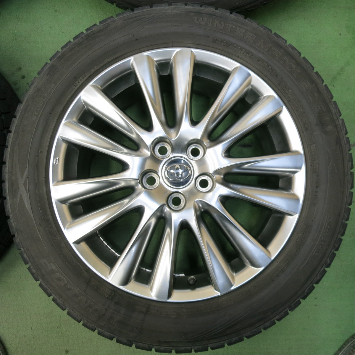 バリ溝!キレイ!9分★トヨタ 60系 ハリアー プレミアム 純正 235/55R18 スタッドレス ダンロップ ウインターマックス SJ8 18インチ PCD114.3/5H★5050203SYス