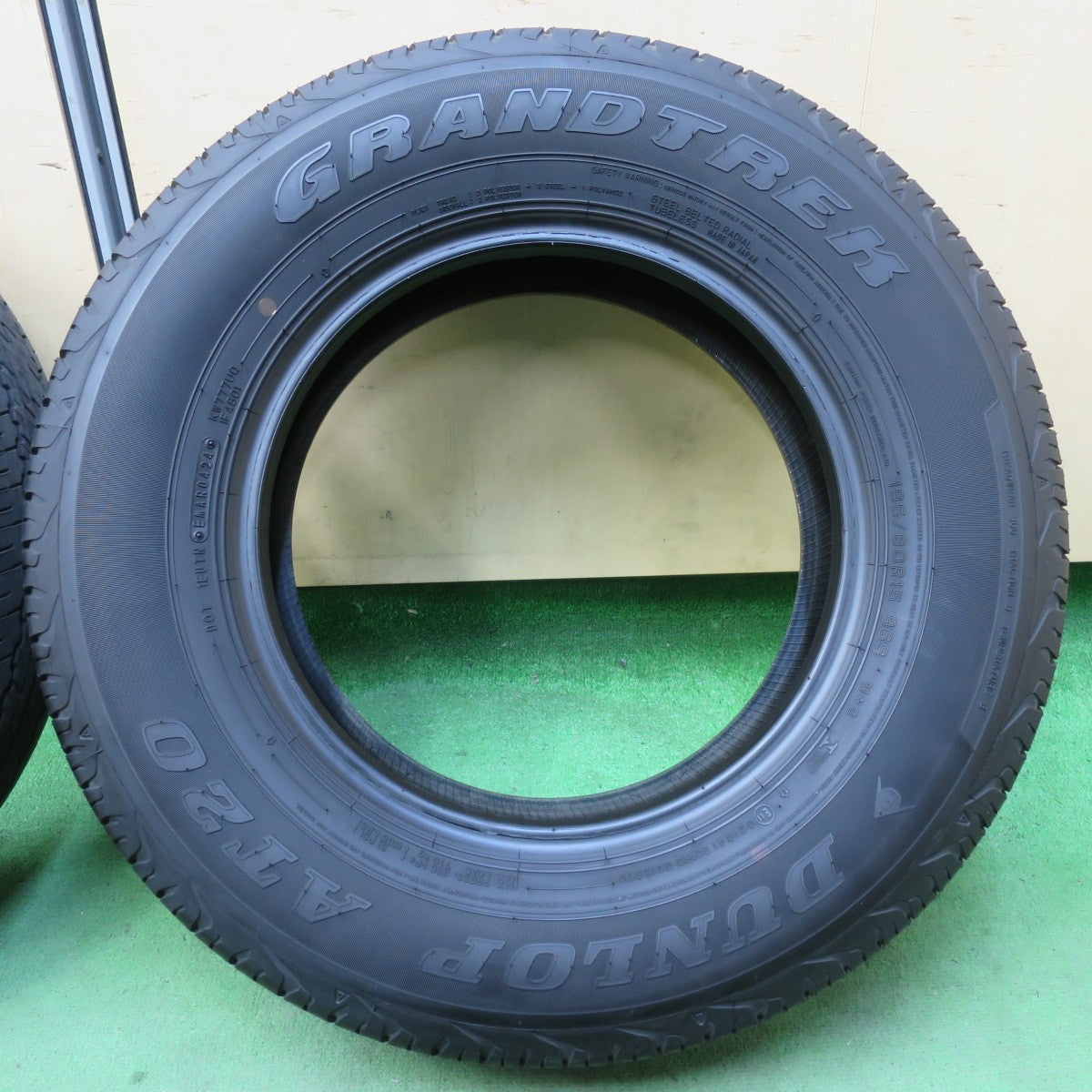 4本価格!24年★195/80R15 ダンロップ AT20 グラントレック タイヤ 15インチ ジムニー シエラ ハイエース 等★5060301イノタ