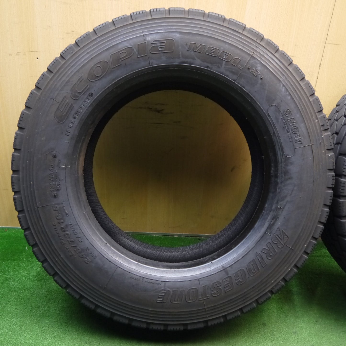 バリ溝!24年!9.5分!2本★トラック タイヤ 245/70R19.5 136/134J ブリヂストン エコピア M801 Ⅱ ミックス オールシーズン 19.5インチ★5061604KKノタ