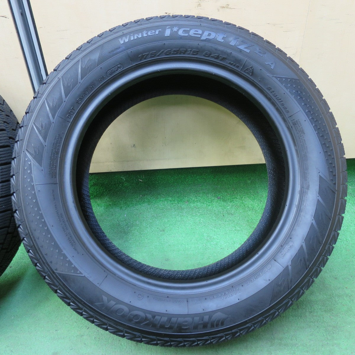 バリ溝!21年!9.5分★スタッドレス 175/65R15 ハンコック ウインター アイセプト IZ2A 15インチ ヤリス アクア スイフト フィット 等★5063009イスタ