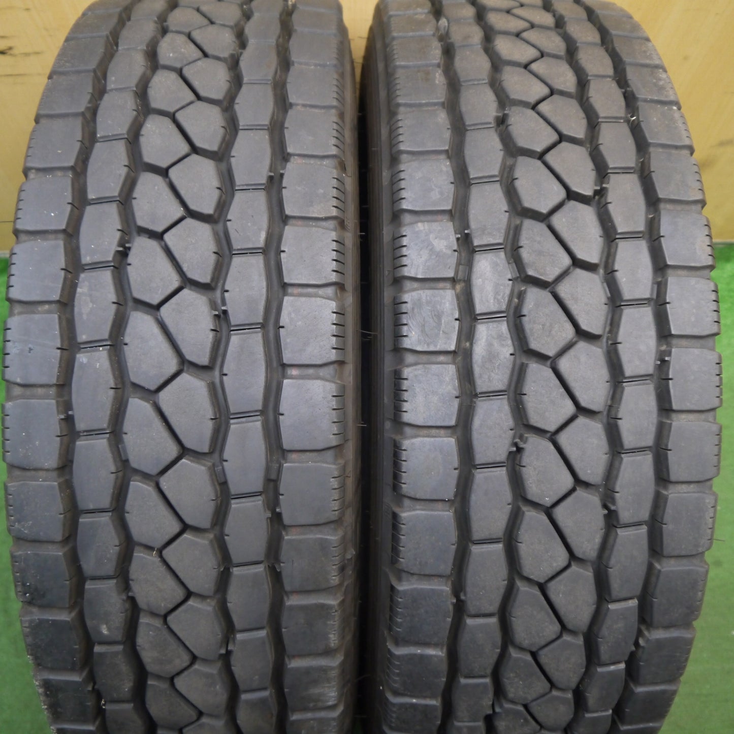 バリ溝!24年!9.5分!2本★トラック タイヤ 245/70R19.5 136/134J ブリヂストン エコピア M801 Ⅱ ミックス オールシーズン 19.5インチ★5061606KKノタ