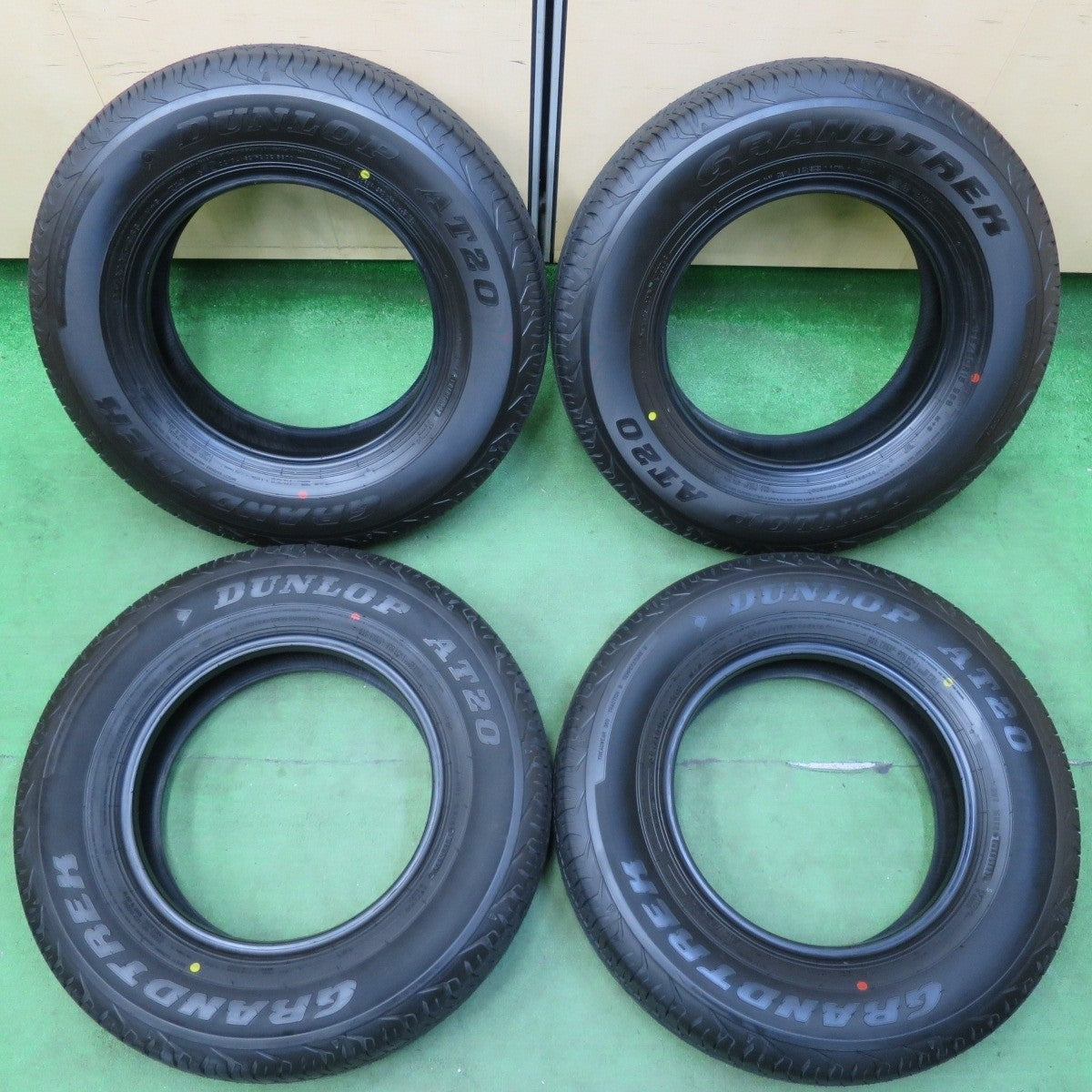 新車外し!22年★195/80R15 ダンロップ AT20 グラントレック タイヤ 15インチ ジムニー シエラ 等★4111406イノタ