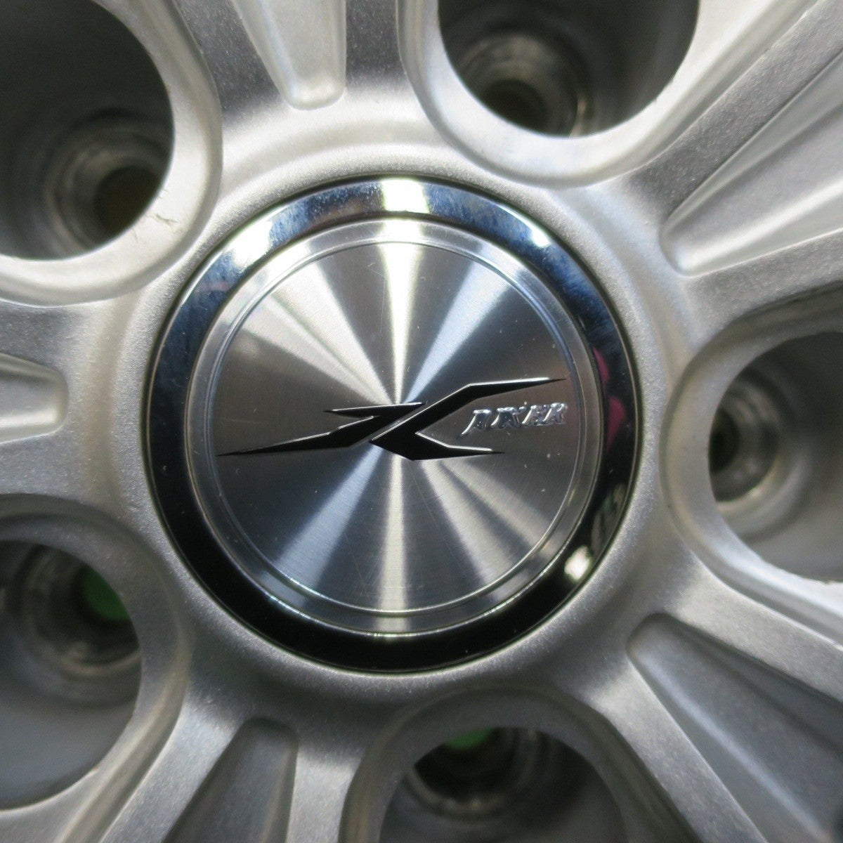 バリ溝!キレイ!9.5分以上★スタッドレス 225/60R17 トーヨー ウインター トランパス TX JOKER ジョーカー 17インチ PCD114.3/5H★5032401イス