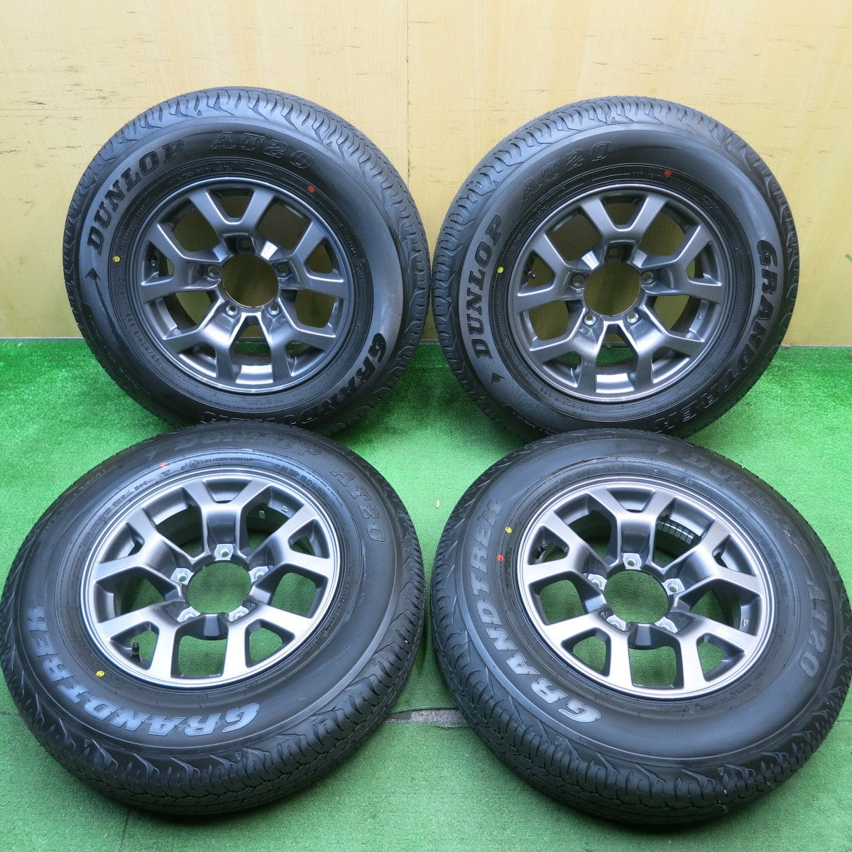 GRANDTREK ジムニー シエラ JB74 純正 タイヤ 新車外し 2023年製