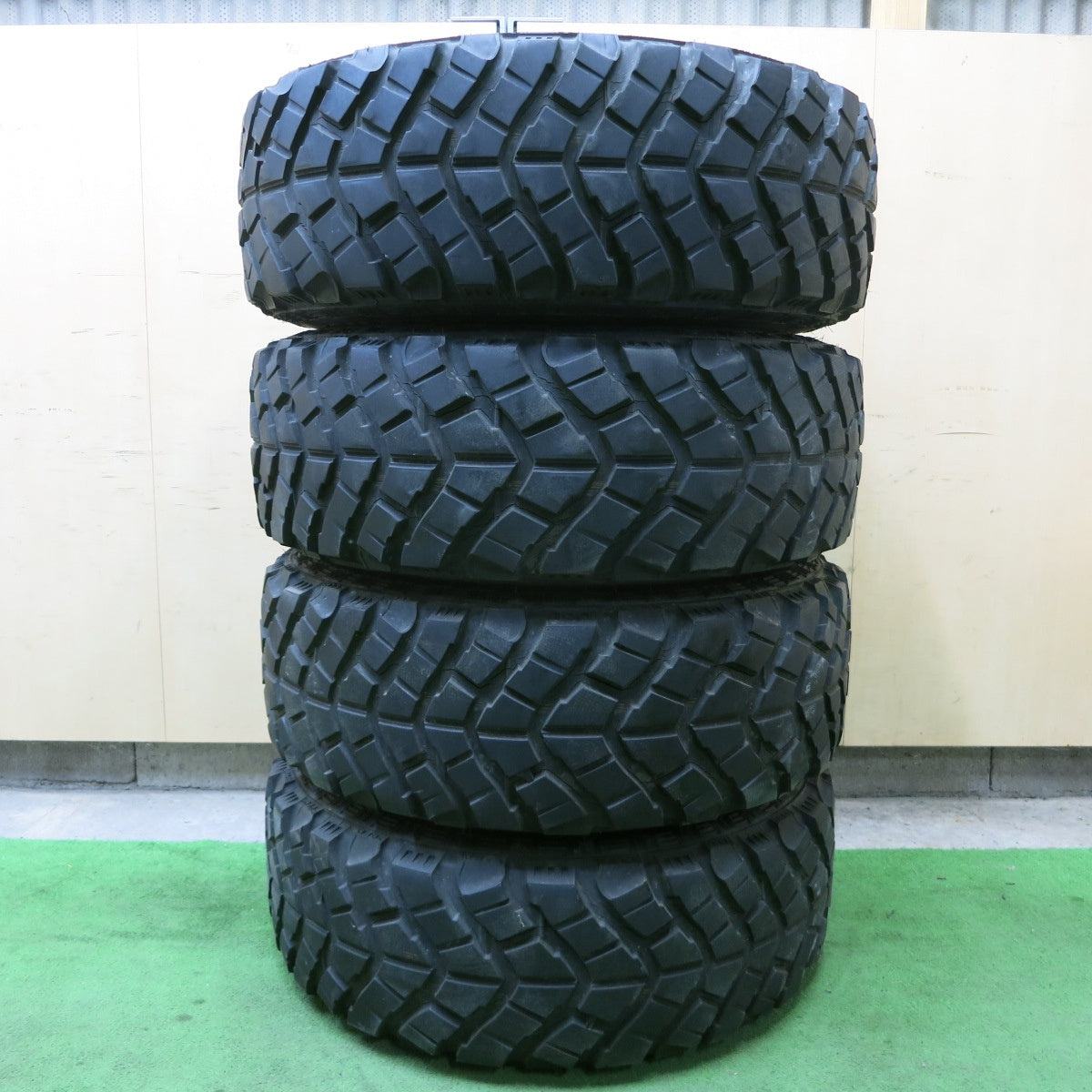 バリ溝!8.5分★ロックマスター スチール 31×10.50R15 109Q 6PR ヨコハマ ジオランダー M/T+ 15インチ PCD139.7/5H★5051604ナノ