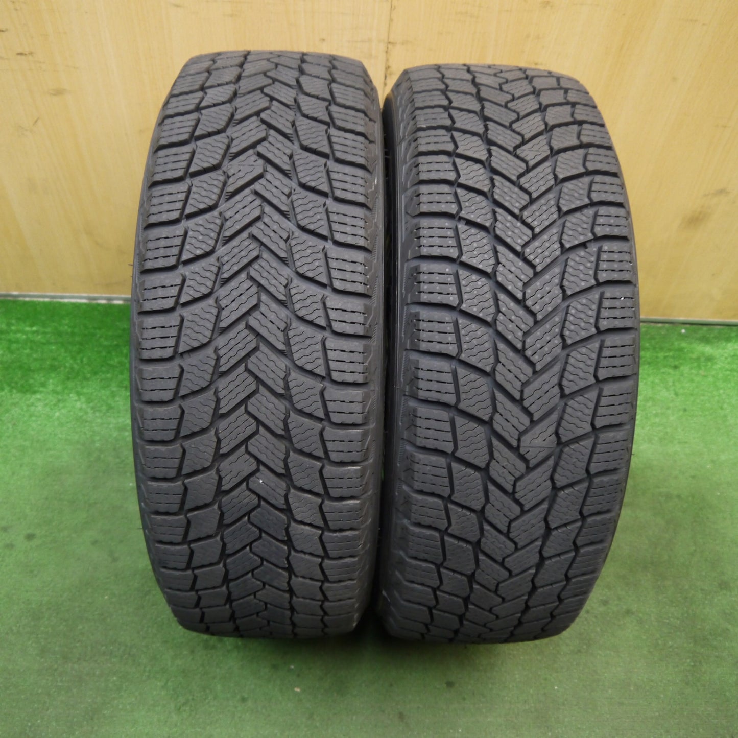 タイヤほぼ未使用!24年!キレイ!2本★スタッドレス 205/55R16 ミシュラン X-ICE SNOW VELVA ヴェルヴァ 16インチ PCD114.3/5H★5070204Hス
