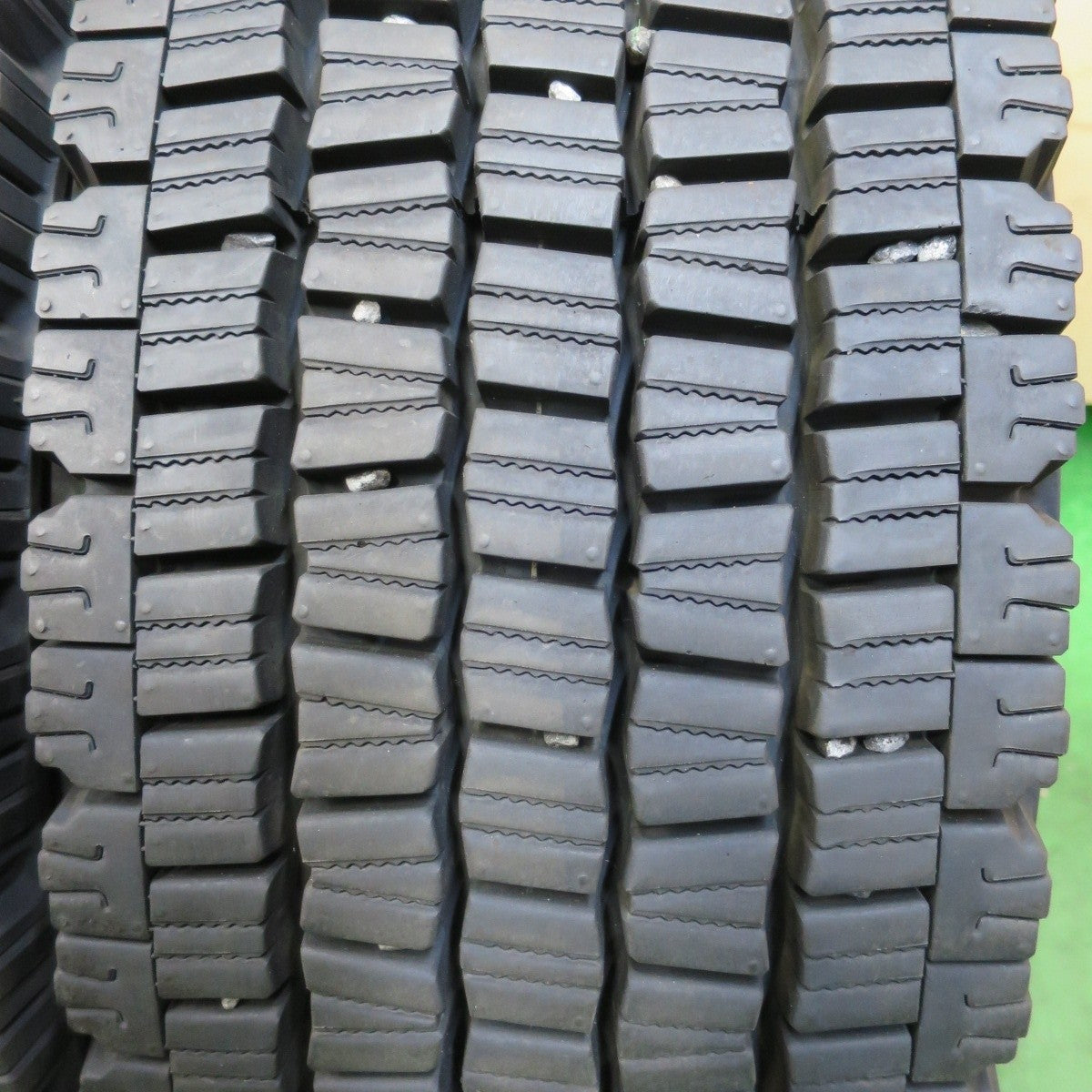 ほぼ未使用 20年★トラック タイヤ 245/70R19.5 136/134J スタッドレス ダンロップ デクテス SP081 19.5インチ★4102107イスタ