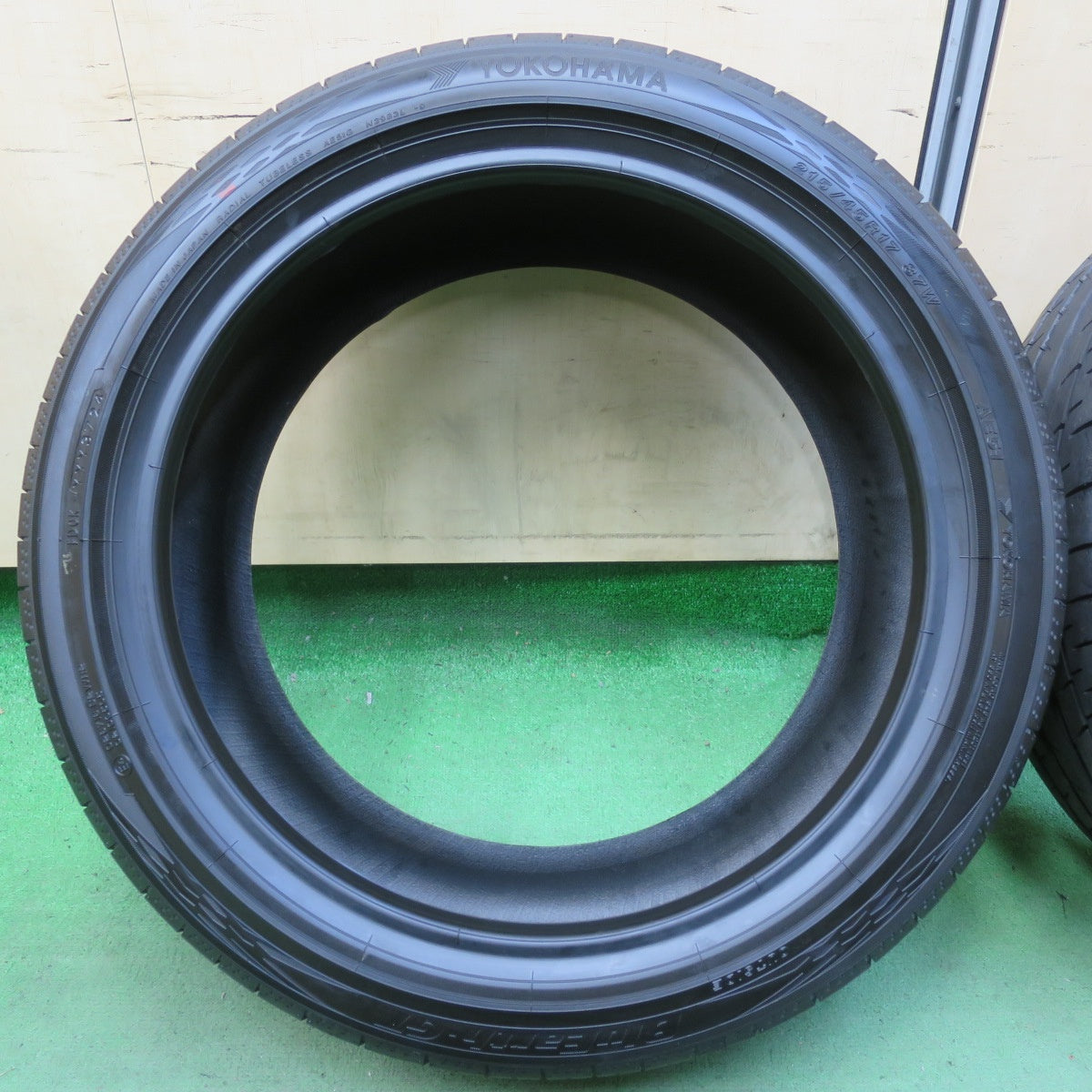新車外し!24年★215/45R17 ヨコハマ BluEarth-GT AE51 タイヤ 17インチ カローラ ツーリング プリウス 86 BRZ 等★5051704イノタ