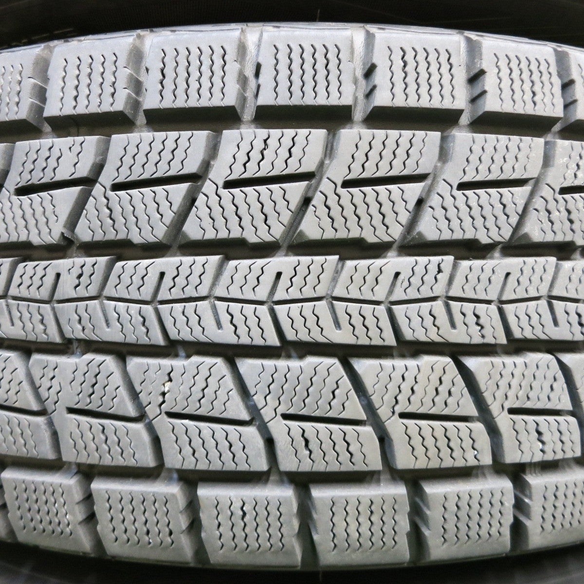 バリ溝!キレイ!9分★スタッドレス 225/65R17 ダンロップ ウインターマックス SJ8 Exceeder PCD114.3/5H★4052002イス