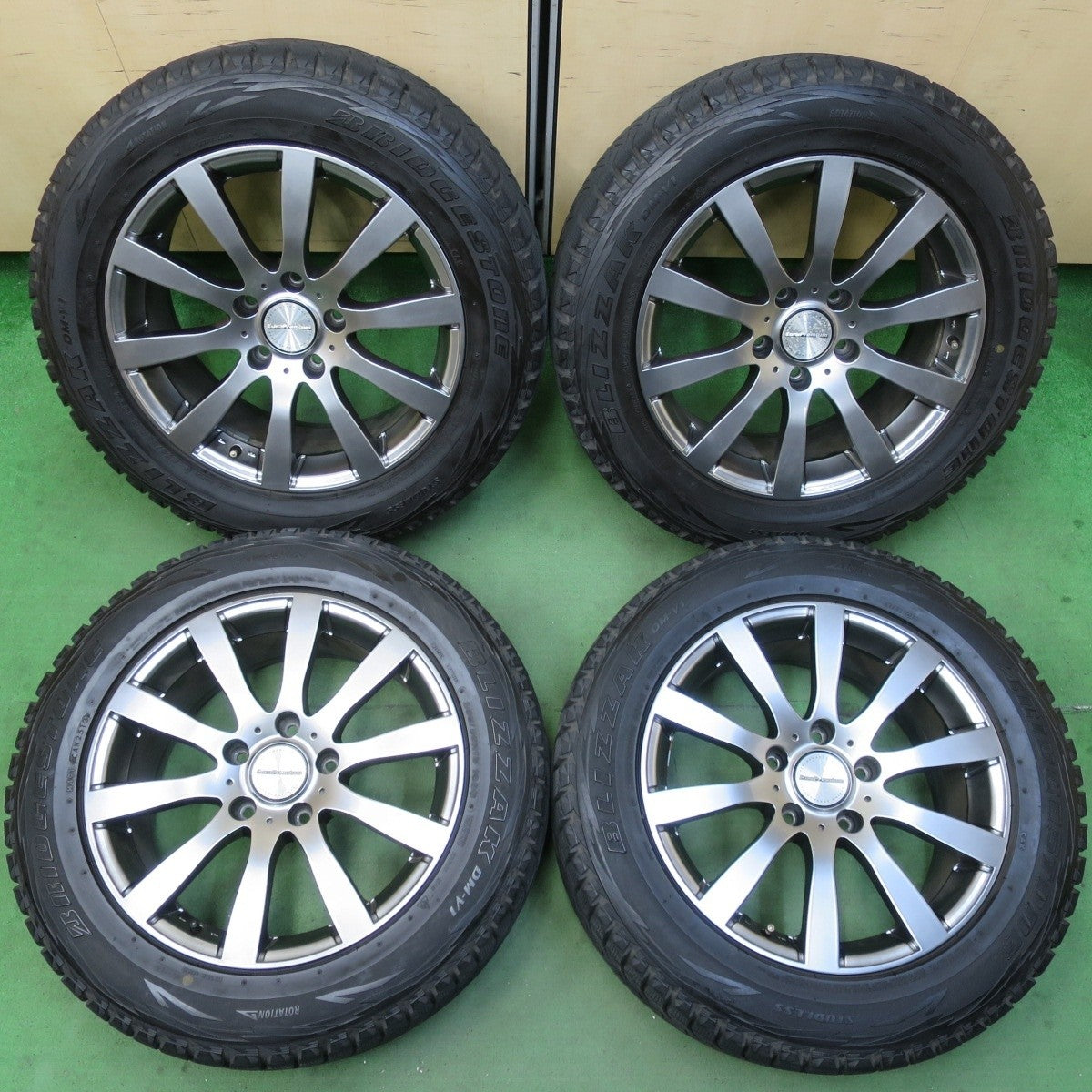 バリ溝!キレイ!8.5分★カイエン 等 EuroPremium 阿部商会 255/55R18 スタッドレス ブリヂストン ブリザック DM-V1 ユーロプレミアム PCD130/5H★5032701イス