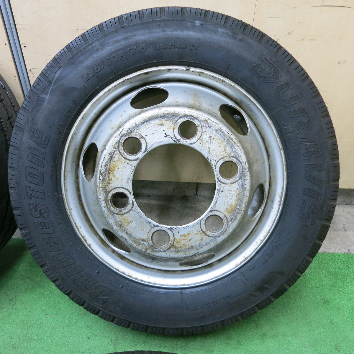 バリ溝!23年!9.5分★トラック 225/60R17.5 116/114N ブリヂストン デュラビス R205 TOPY スチール DURAVIS 17.5インチ 127-9CS PCD222.25/6H★5060303ナノ