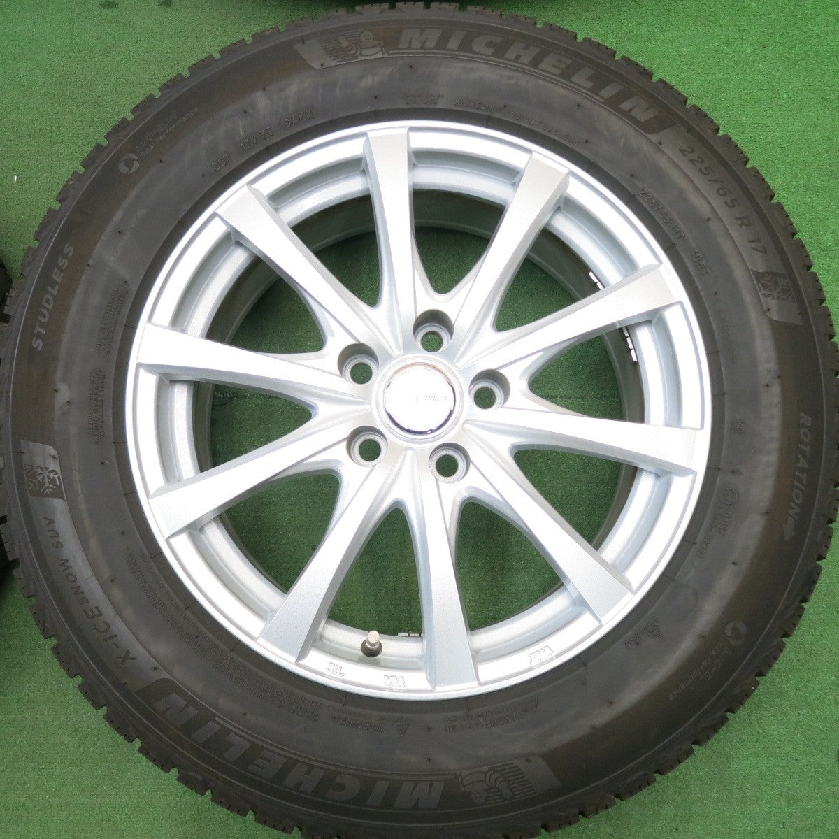 バリ溝!24年!キレイ!ほぼ10分★スタッドレス 225/65R17 ミシュラン X-ICE SNOW SUV ravrion RS01 ラブリオン 17インチ PCD114.3/5H★5051106HAス
