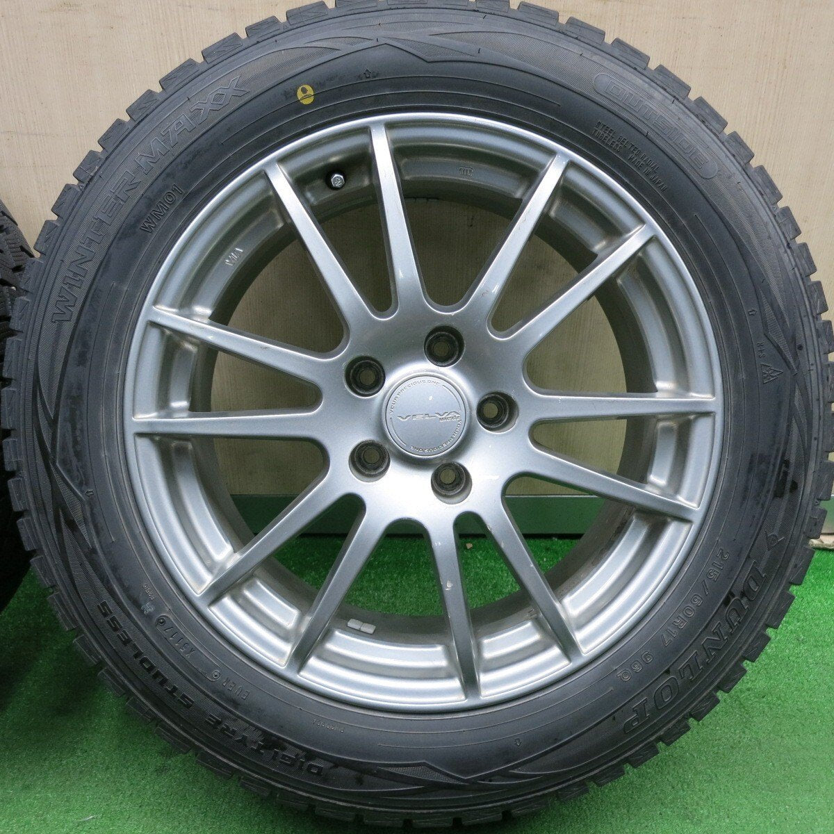 バリ溝!9.5分★スタッドレス 215/60R17 ダンロップ ウインターマックス WM01 VELVA ヴェルヴァ 17インチ PCD114.3/5H★5011203HAス