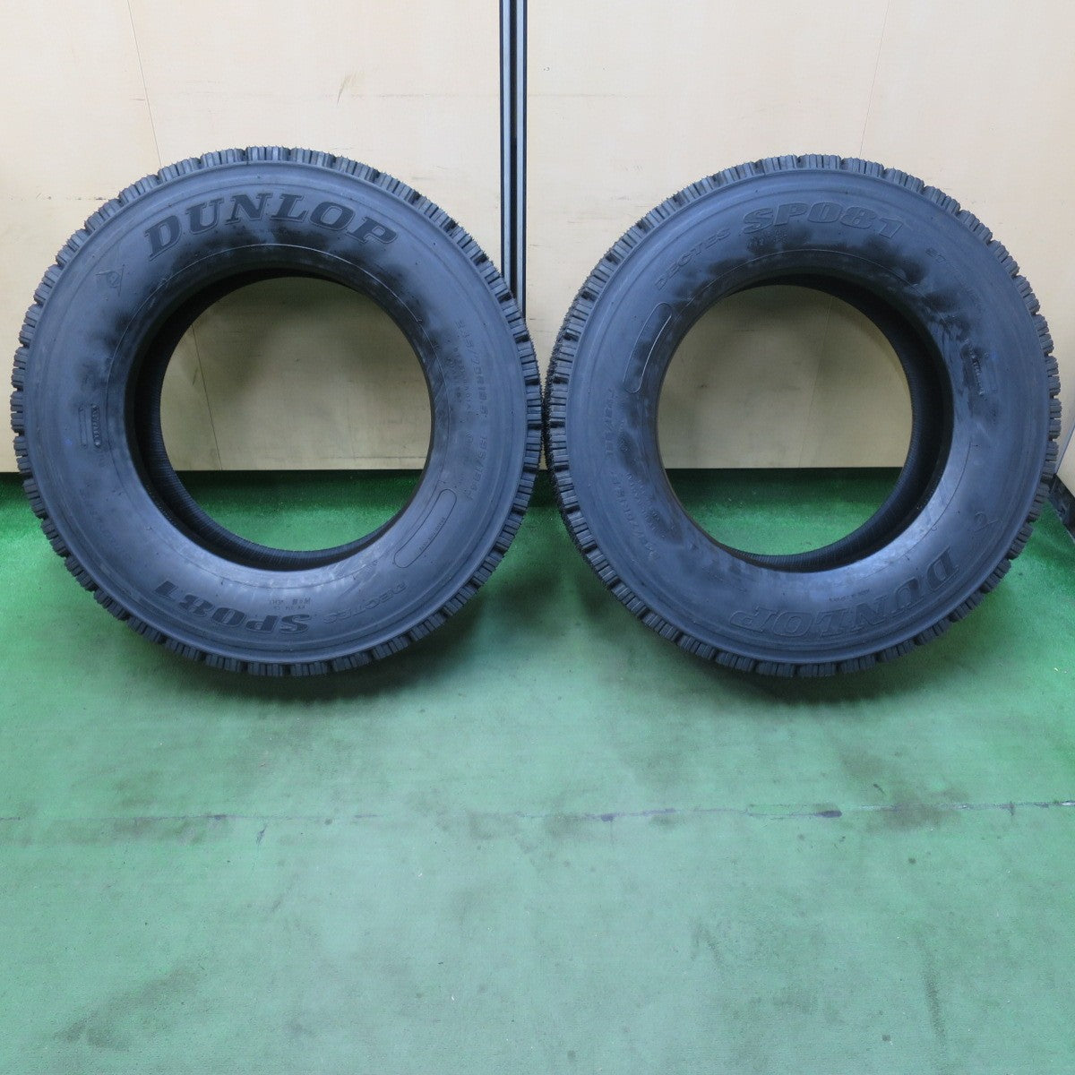 未使用!25年!2本★トラック タイヤ 245/70R19.5 136/134J スタッドレス ダンロップ デクテス SP081 DECTES 19.5インチ★5122203イスタ