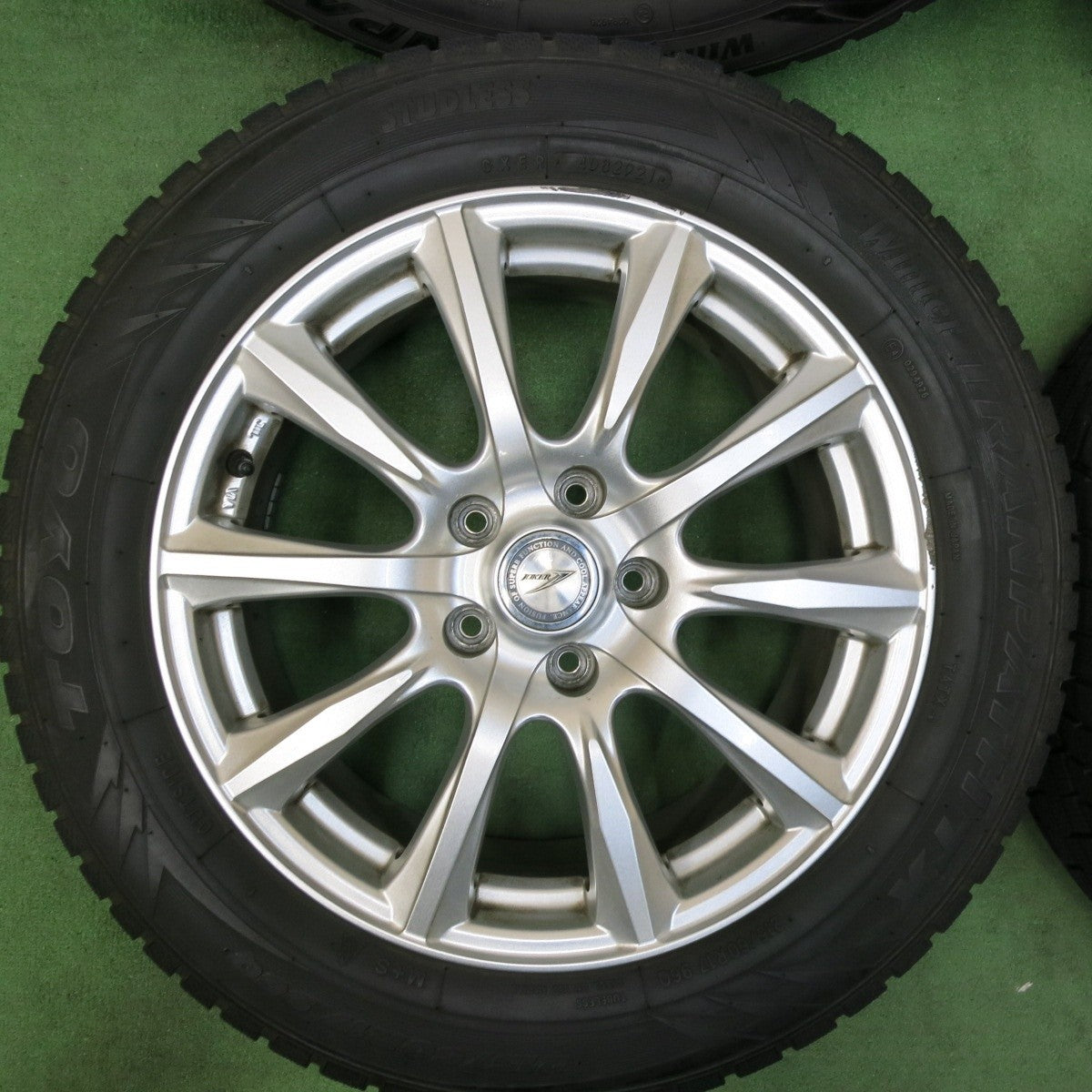 バリ溝!21年!9分★スタッドレス 215/60R17 トーヨー ウインター トランパス TX JOKER ジョーカー 17インチ PCD114.3/5H★4112906SYス