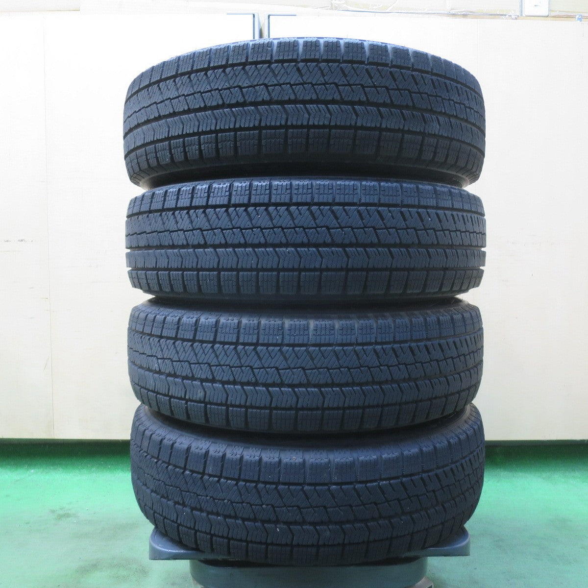 バリ溝!22年!キレイ!8.5分★スタッドレス 165/70R14 ブリヂストン ブリザック VRX2 スチール ホイール 14インチ PCD100/4H★6020501イス