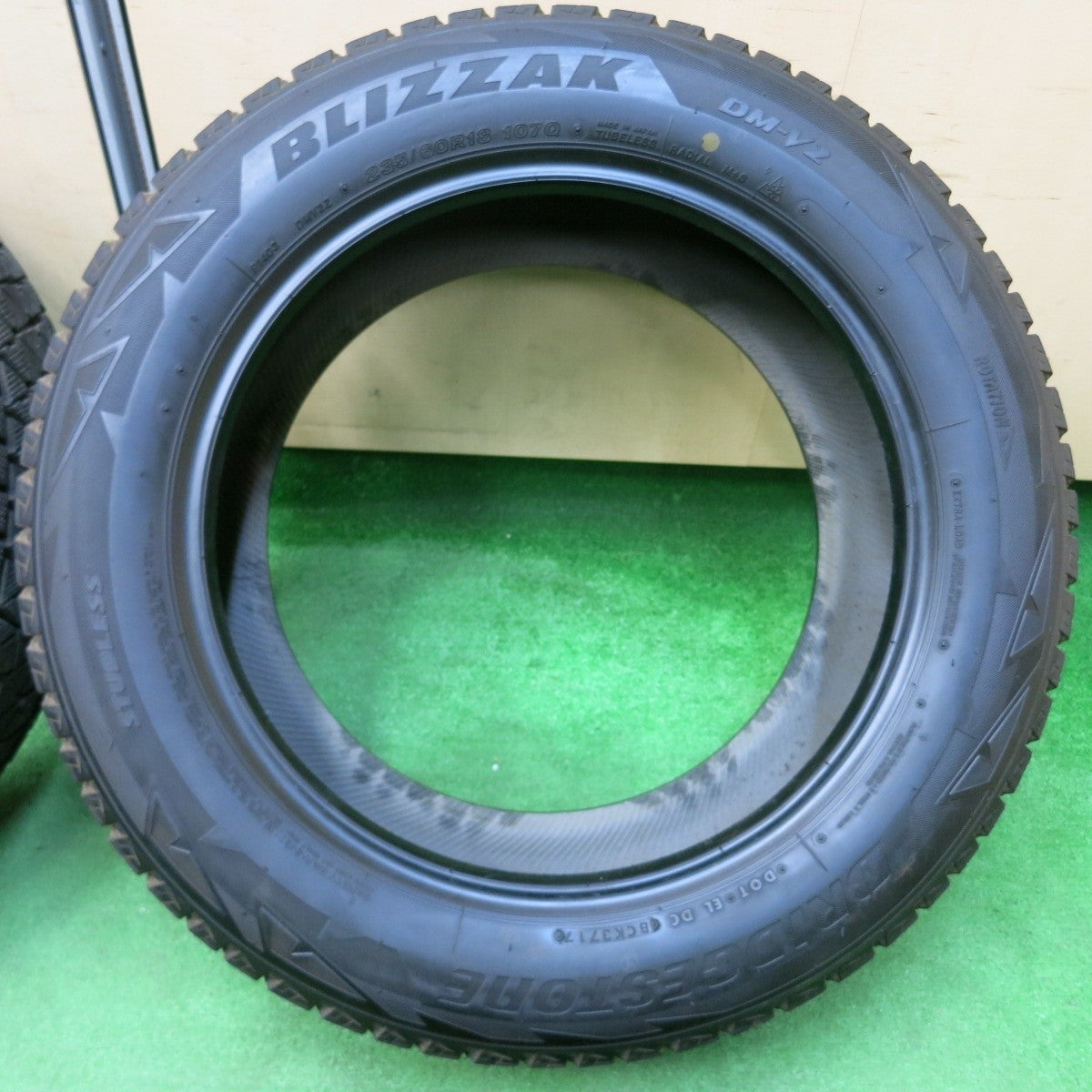 バリ溝!8.5分★スタッドレス 235/60R18 ブリヂストン ブリザック DM-V2 レクサス RX CR-V エクストレイル等★4032712イスタ