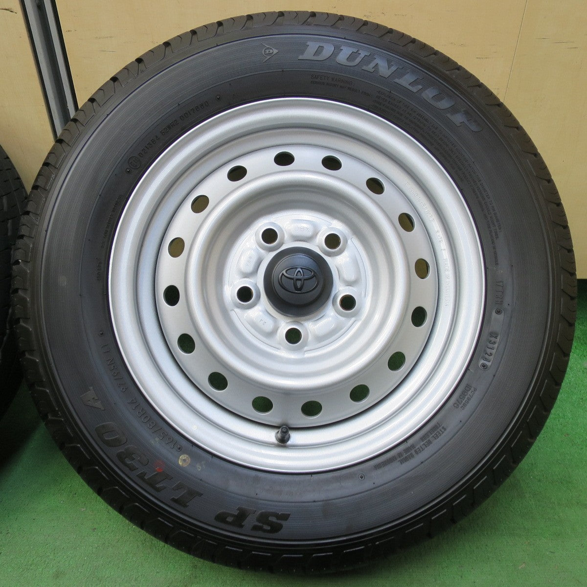 新車外し!24年★トヨタ タウンエース バン 純正 スチール 165/80R14 97/95N ダンロップ SP LT30A 14インチ PCD114.3/5H★5071108イノ