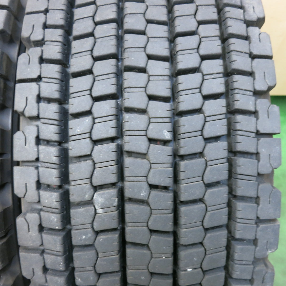 バリ溝!24年!9分!2本★トラック タイヤ 245/70R19.5 136/134J スタッドレス ブリヂストン W900 19.5インチ★5070409SYスタ