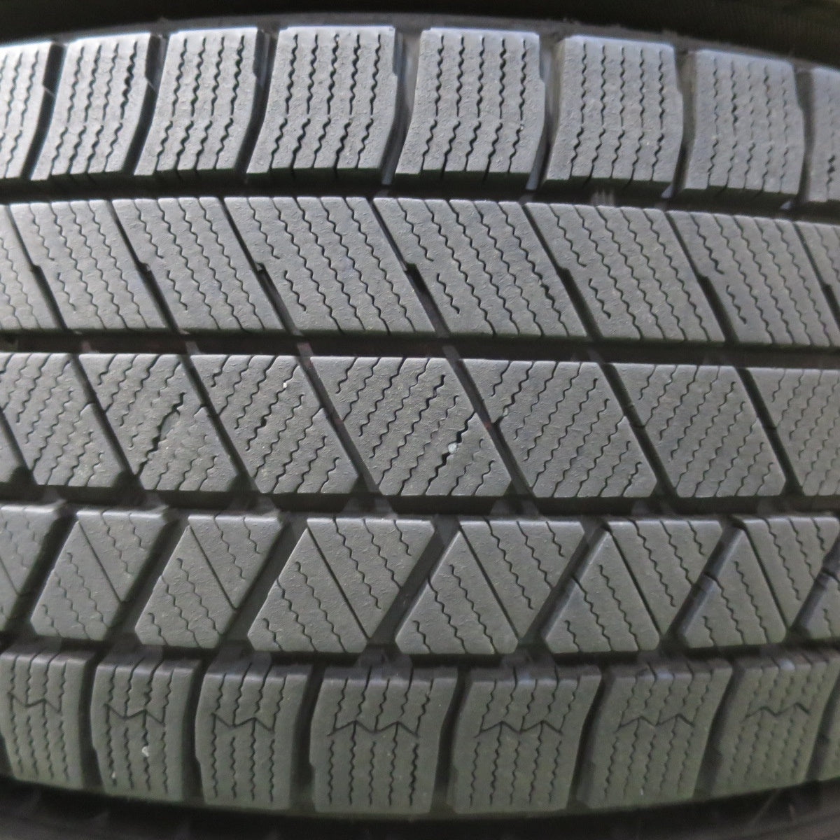 バリ溝!23年!9.5分★スタッドレス 195/65R15 ブリヂストン ブリザック VRX3 ravrion ラブリオン 15インチ PCD114.3/5H★5050208イス