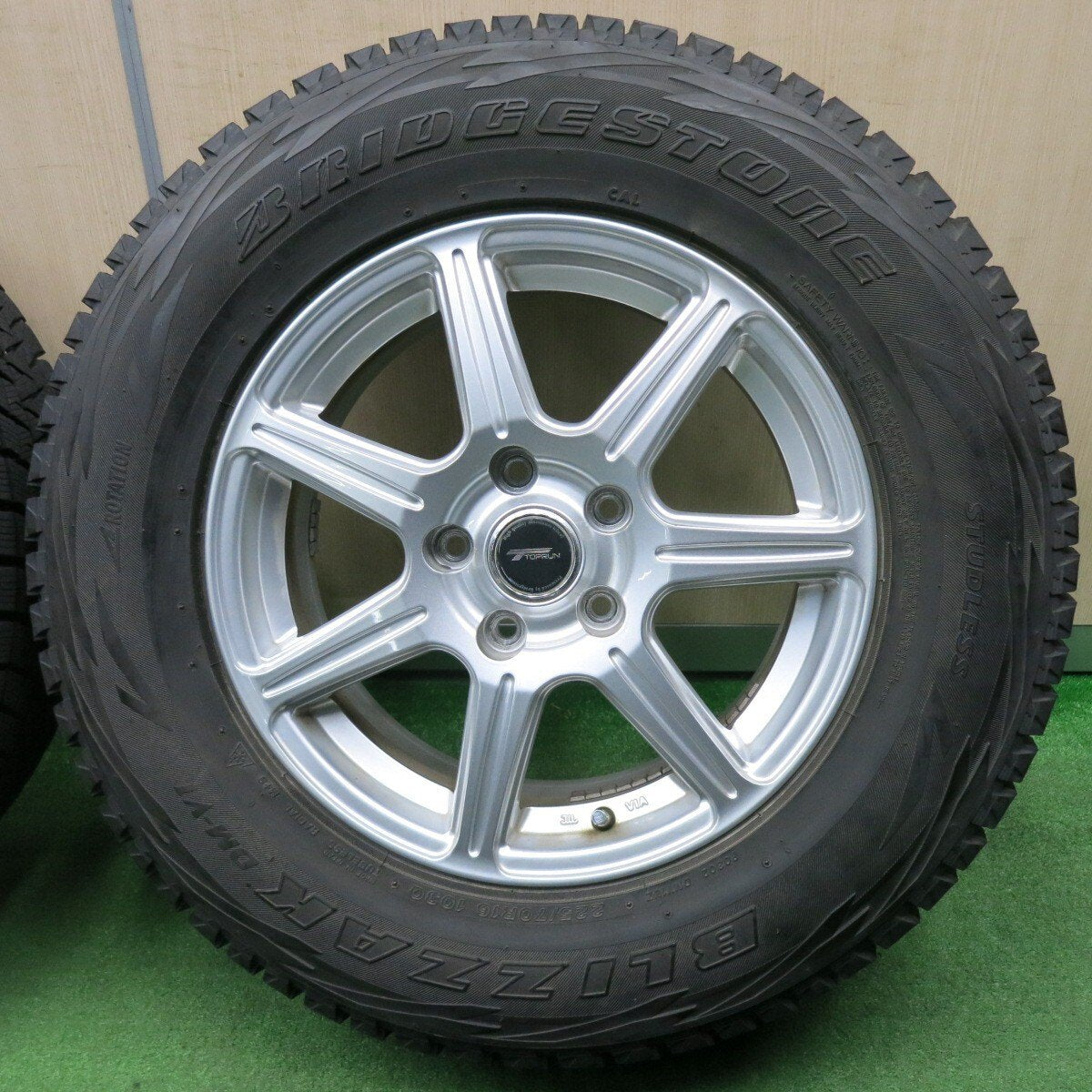 バリ溝!キレイ!9分★スタッドレス 225/70R16 ブリヂストン ブリザック DM-V1 TOPRUN トップラン 16インチ PCD114.3/5H★5020305TNス